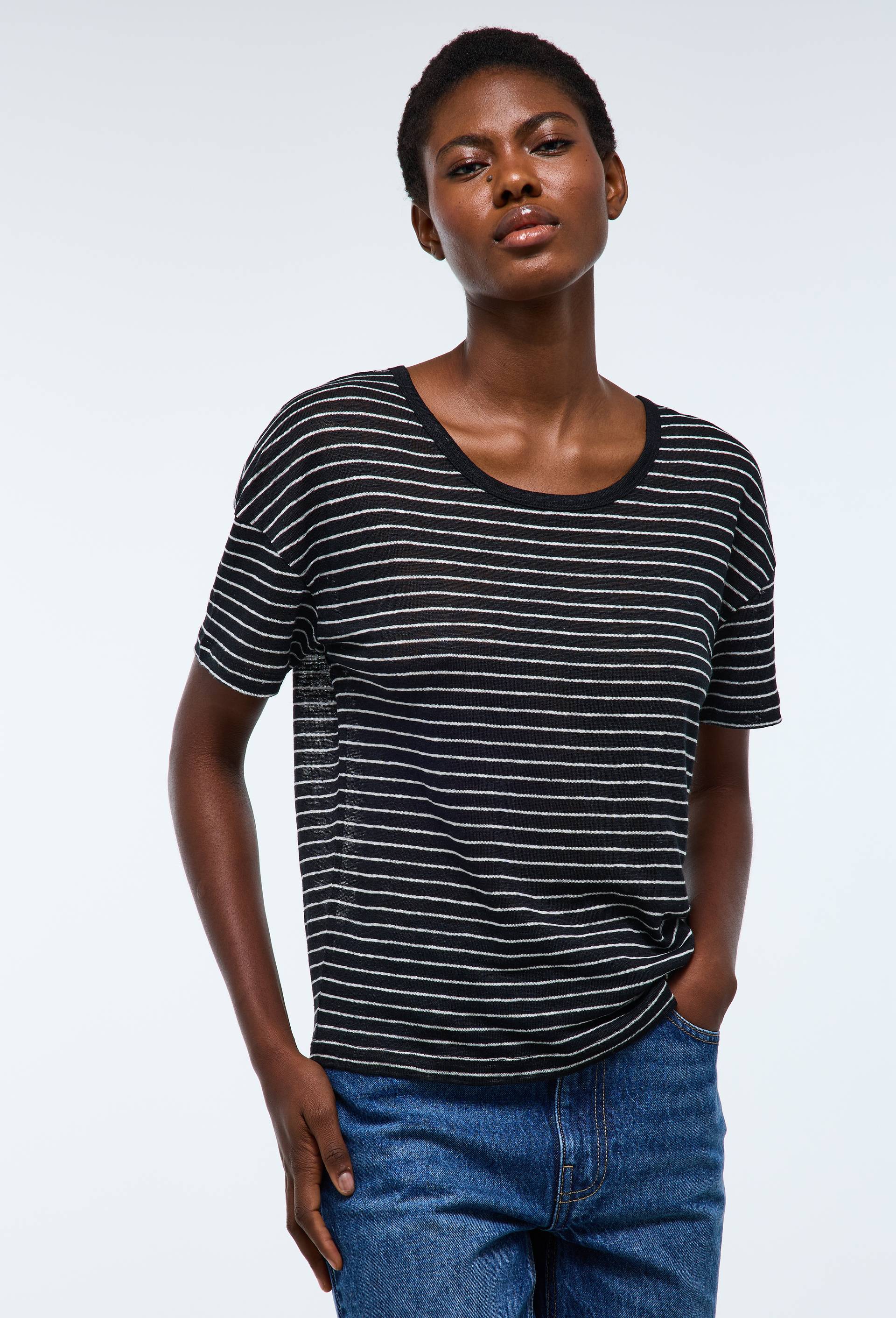 T-shirt col rond ray&eacute; en lin, Noir, large image number 0