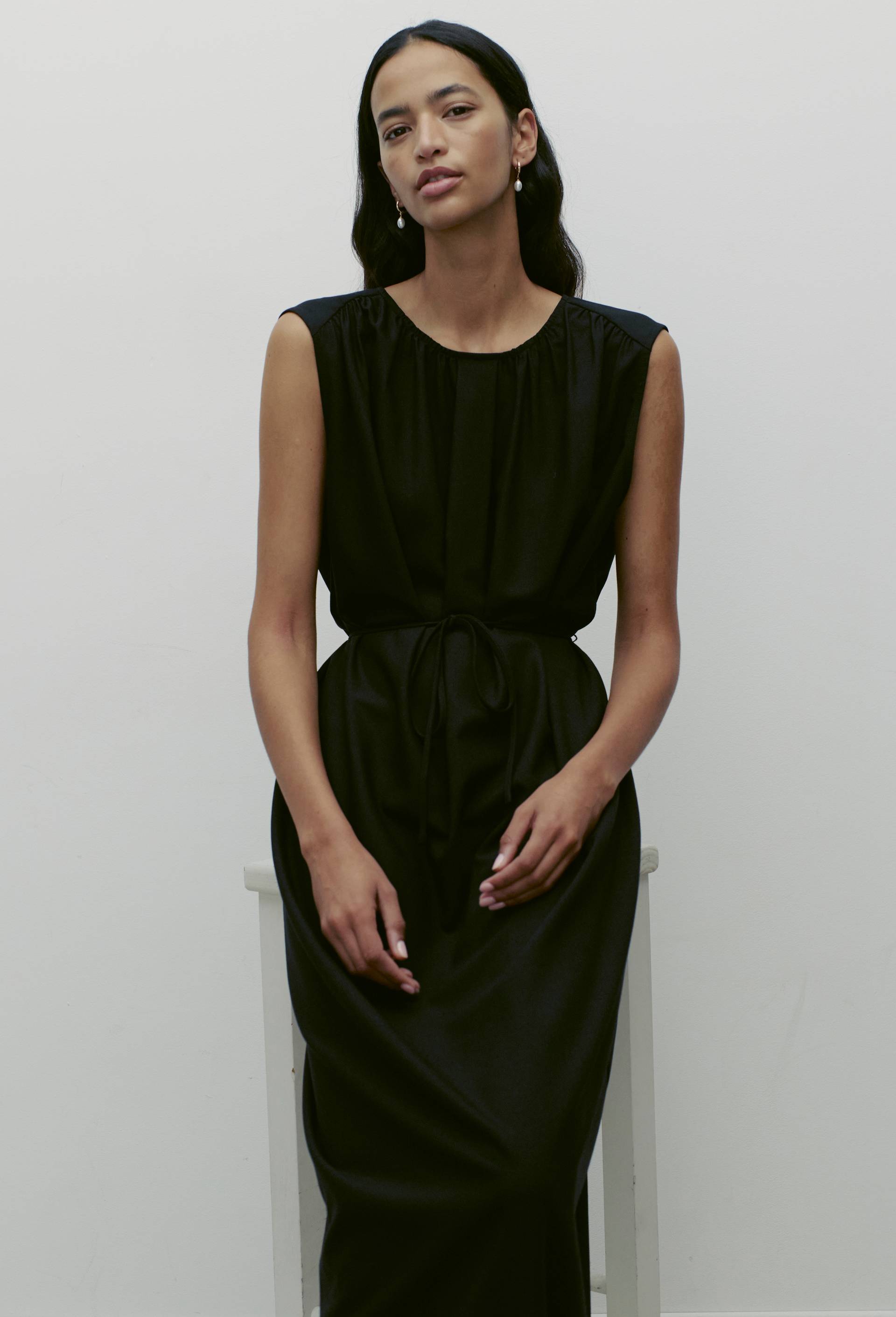 Robe longue sans manches unie, Noir, large image number 0