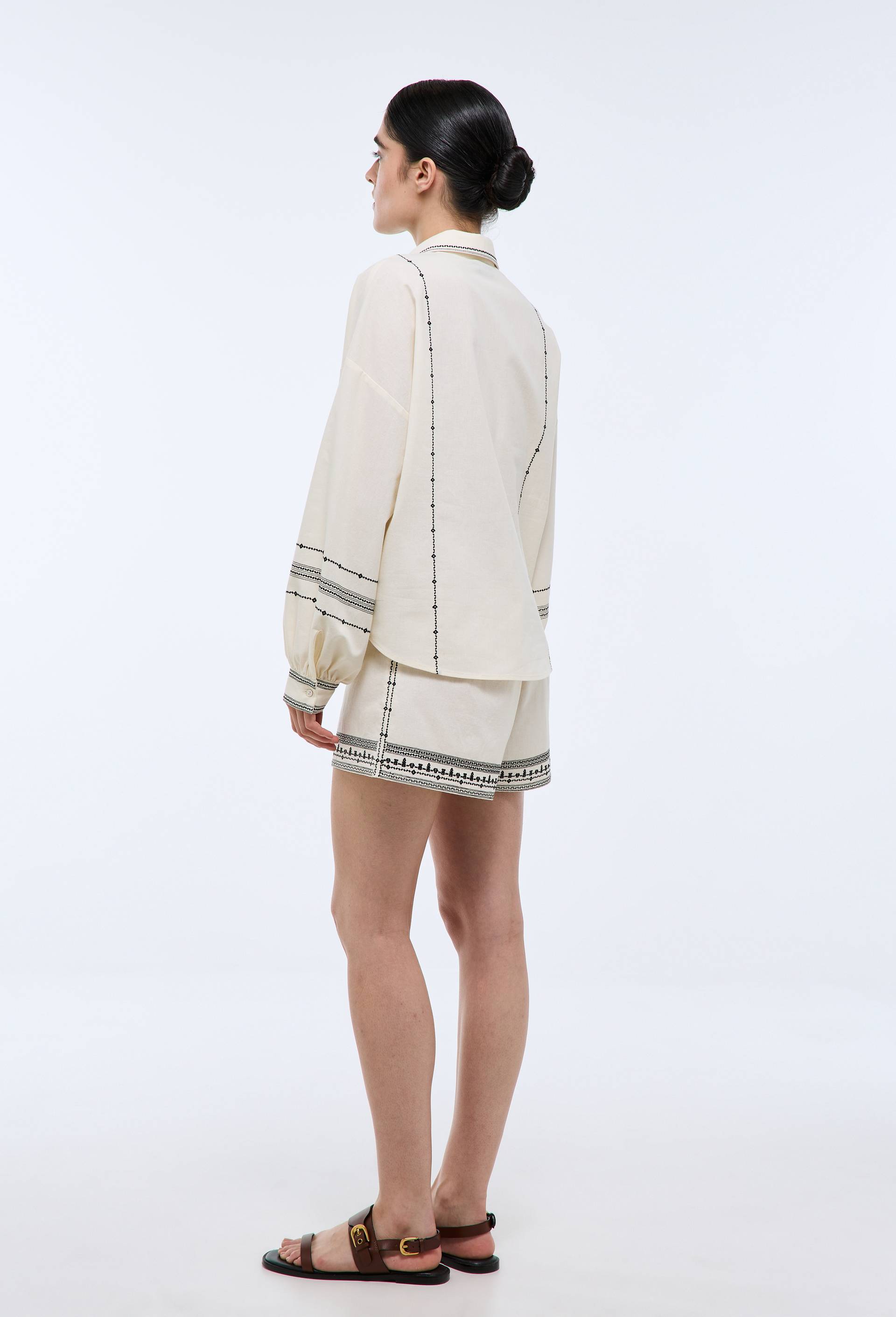 Short en coton avec broderie, Ecru, large image number 2