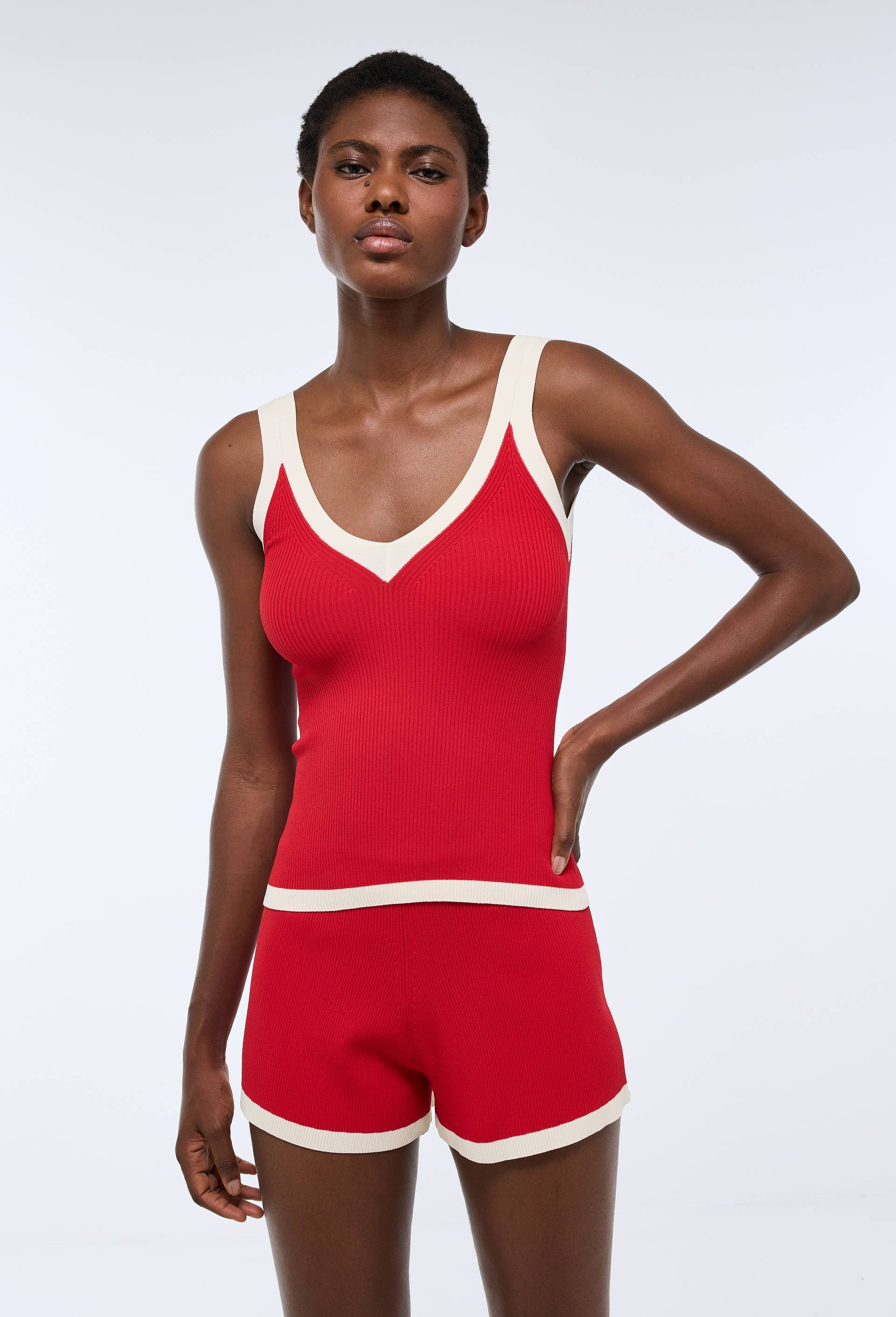 Short c&ocirc;te fine TERESA, Rouge, swatch image