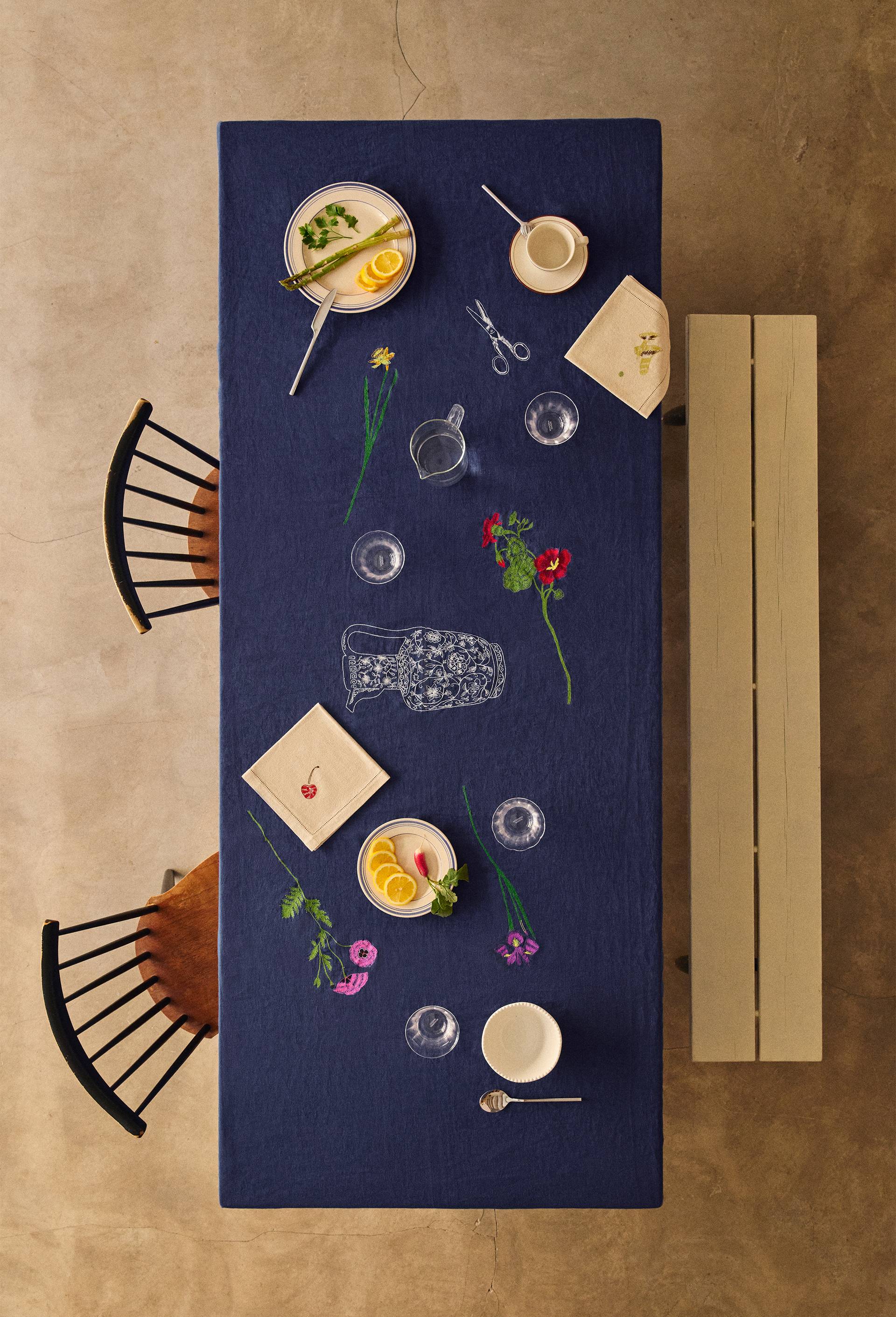 Nappe bleue brod&eacute;e en lin - SARAH ESPEUTE x MONOPRIX, Bleu fonc&eacute;, large image number 0.0