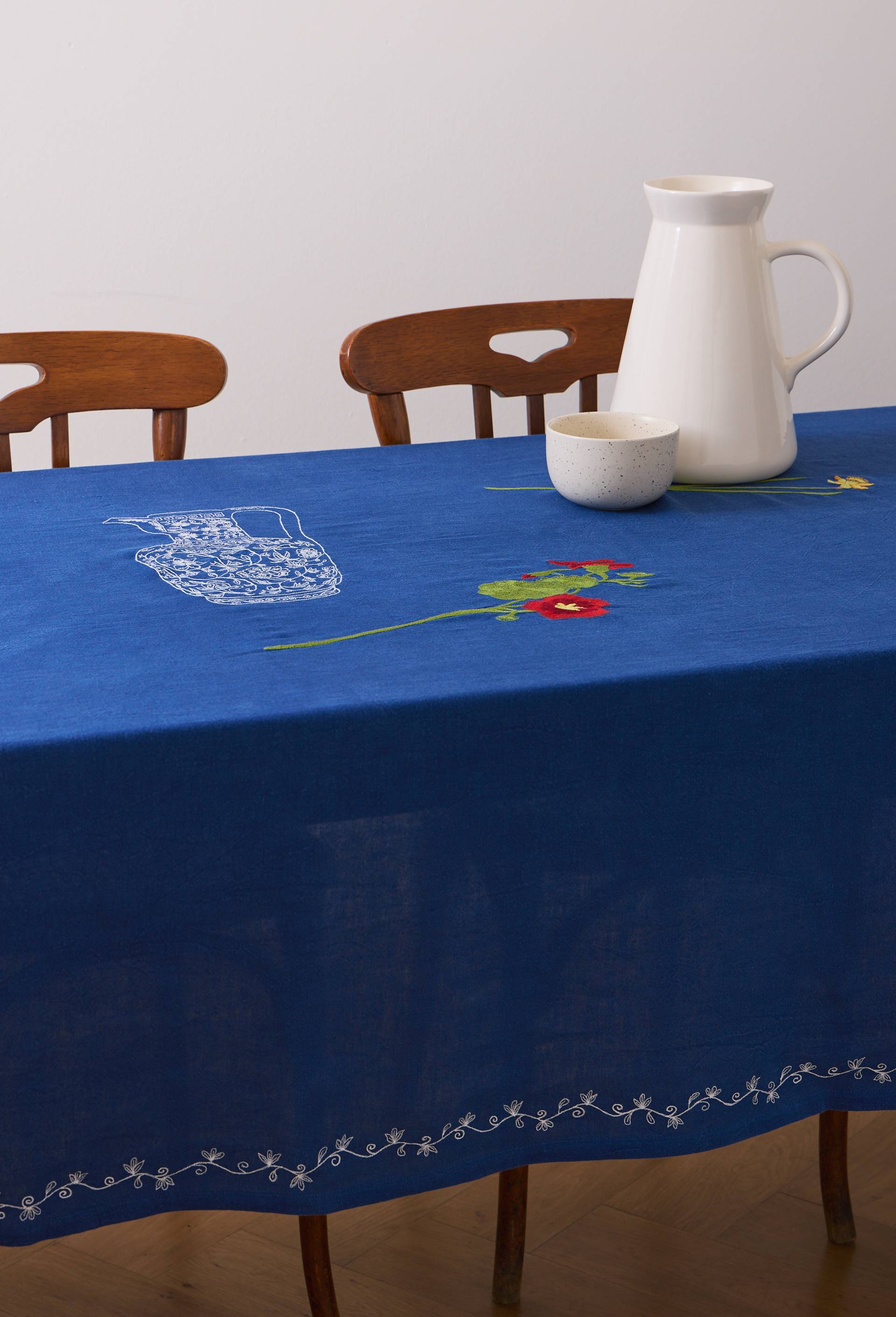 Nappe bleue brod&eacute;e en lin - SARAH ESPEUTE x MONOPRIX, Bleu fonc&eacute;, large image number 1