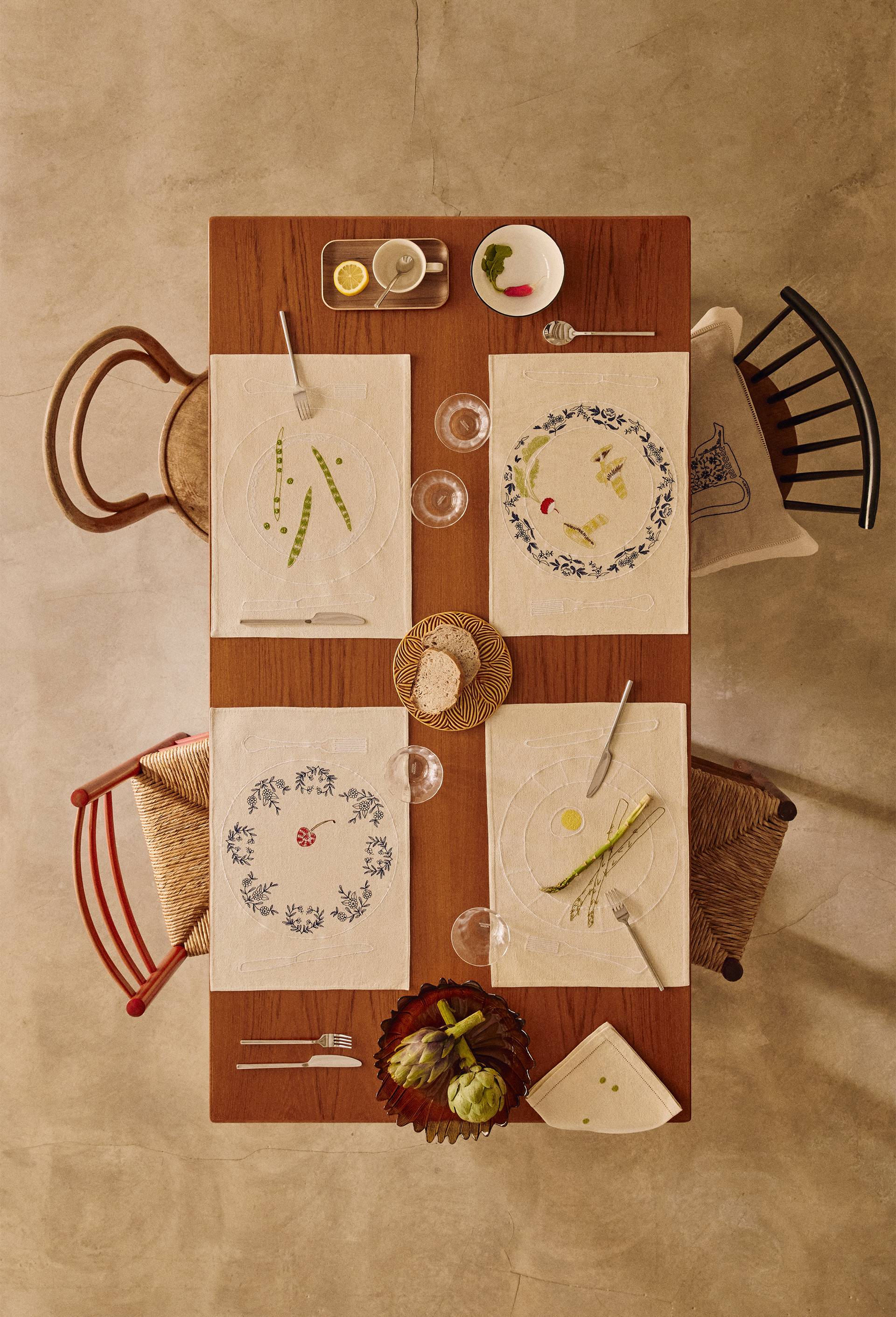 Set de table &eacute;cru brod&eacute; cerise contenant du lin - SARAH ESPEUTE x MONOPRIX, Beige clair, large image number 3.0