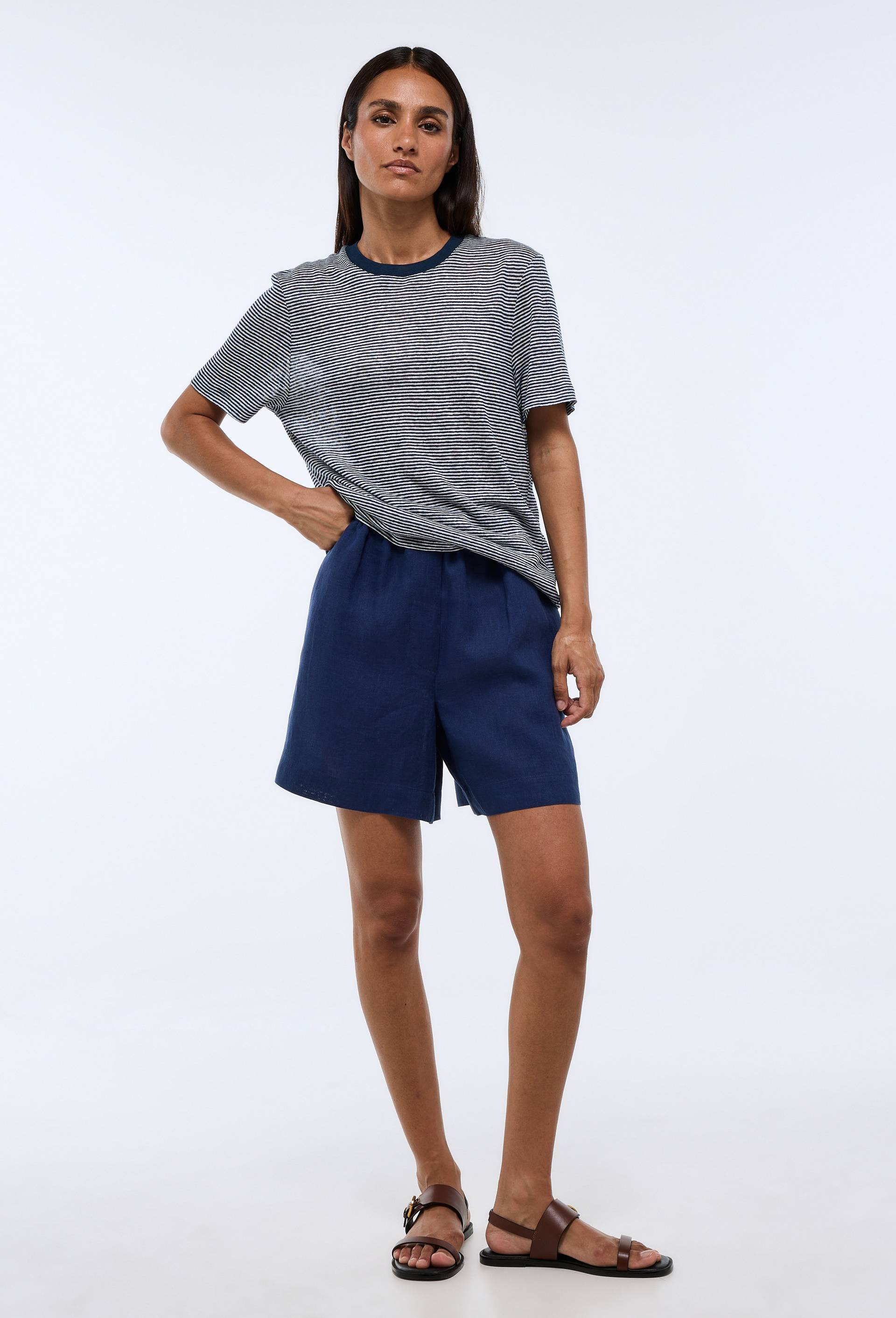 Short en lin, Bleu fonc&eacute;, large image number 0.0