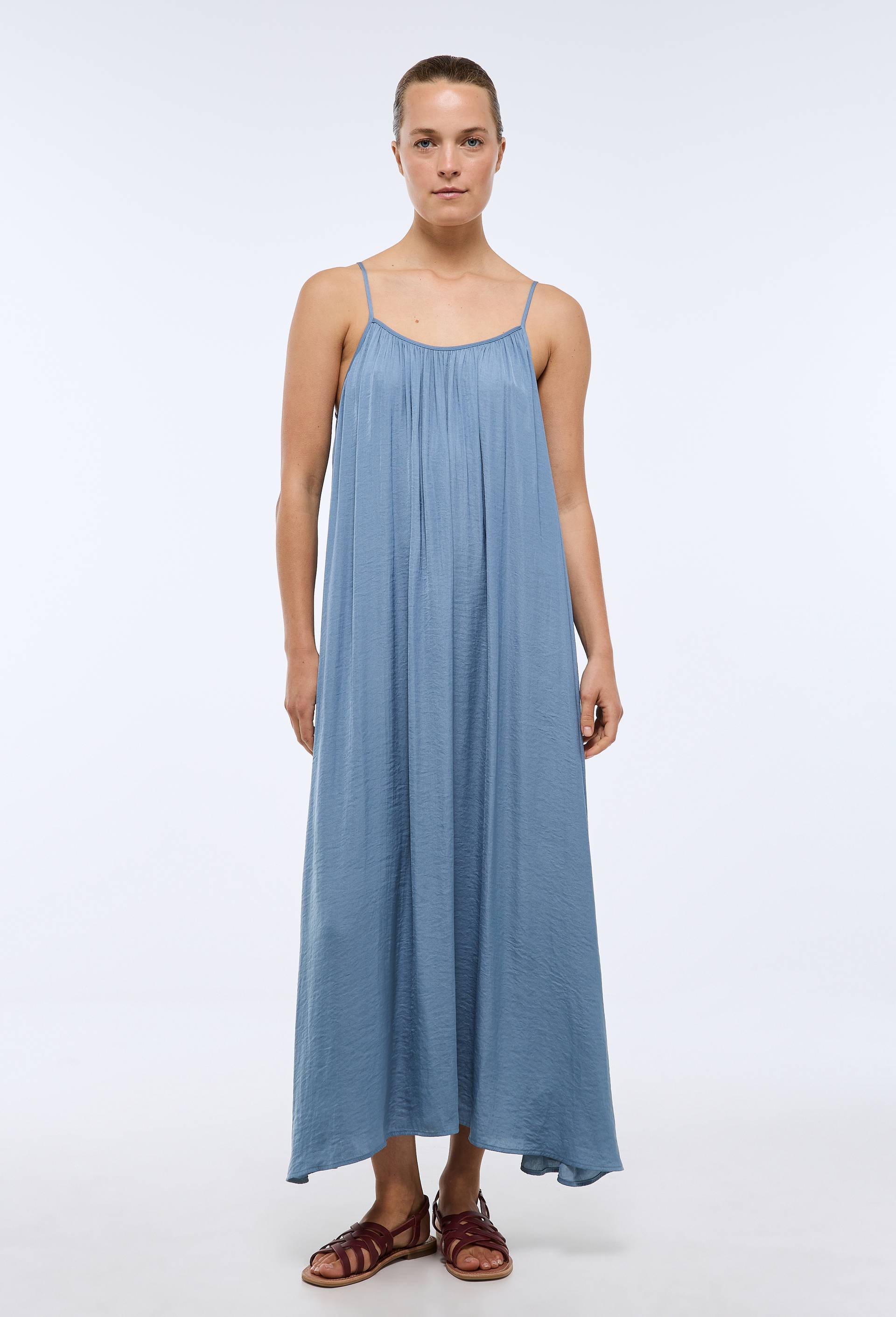Robe ample satin&eacute;e &agrave; bretelles, Bleu, large image number 0.0