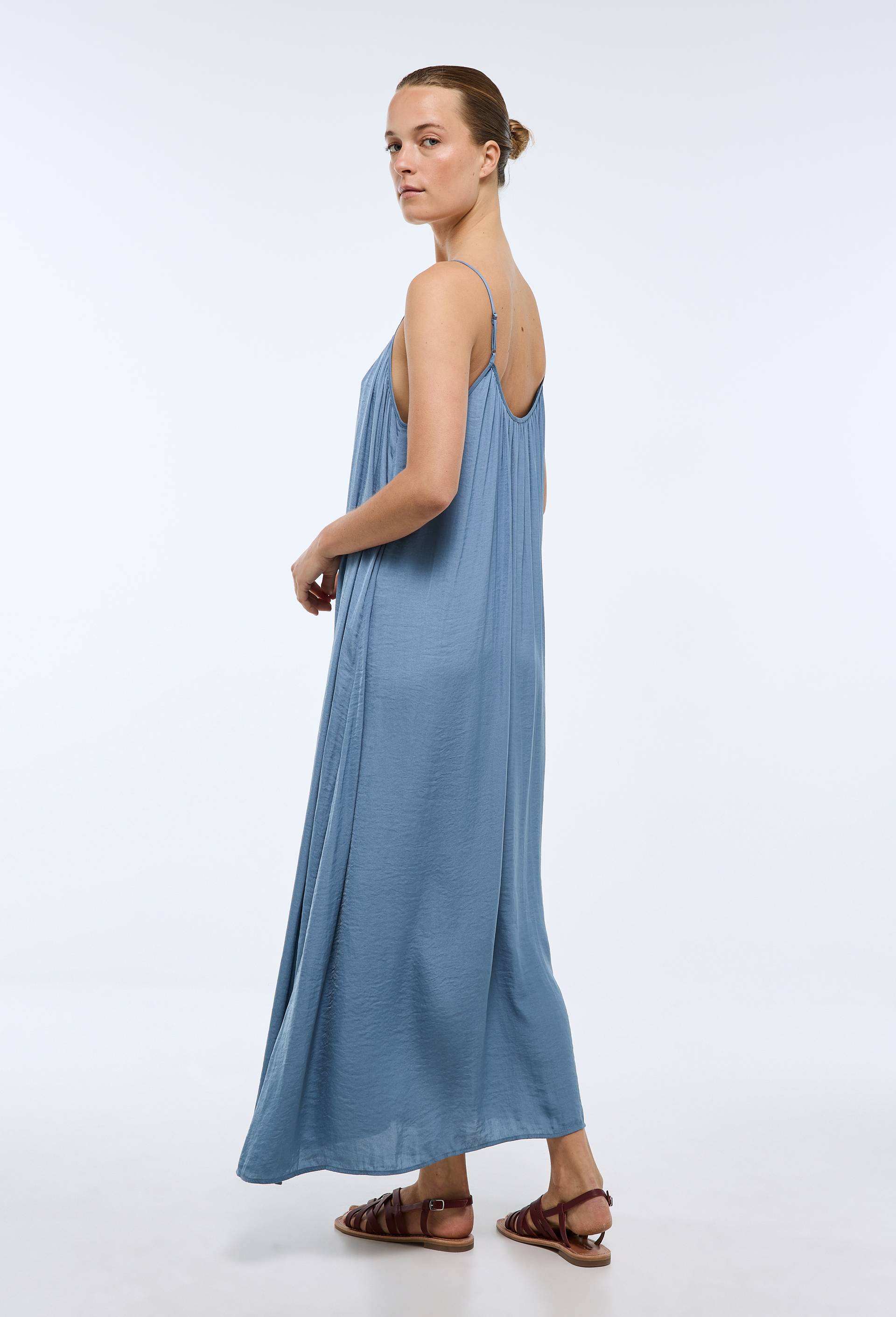 Robe ample satin&eacute;e &agrave; bretelles, Bleu, large image number 1.0