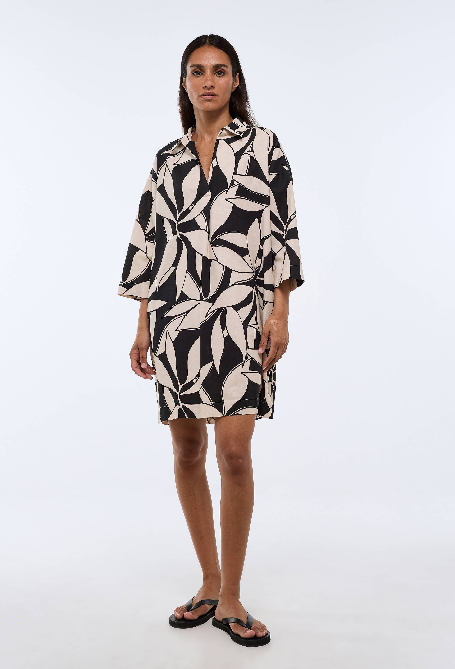 Robe courte imprim&eacute;e contenant du lin, Noir, swatch image