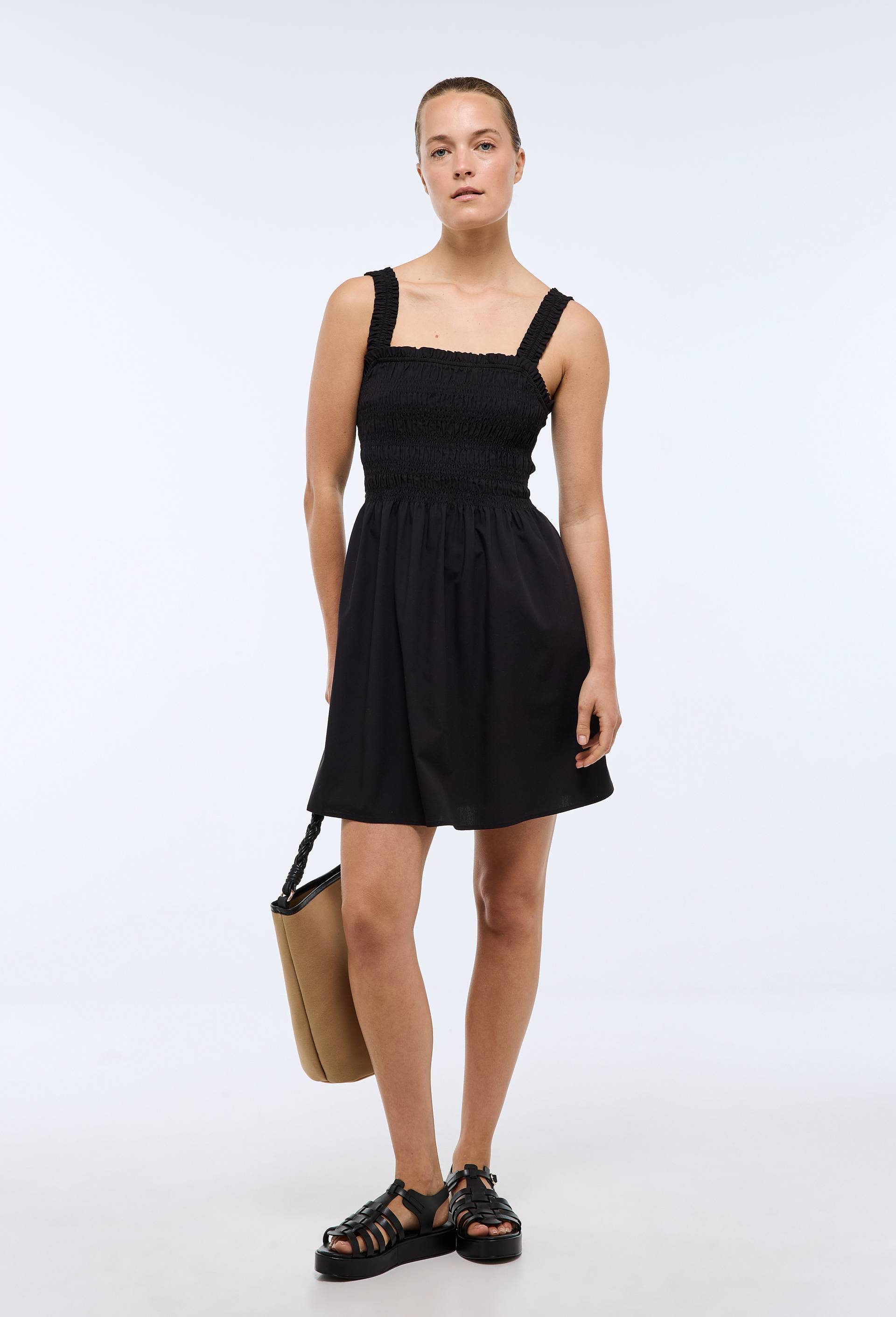 Robe courte smock&eacute;e en coton BIO GOTS, Noir, large image number 0.0