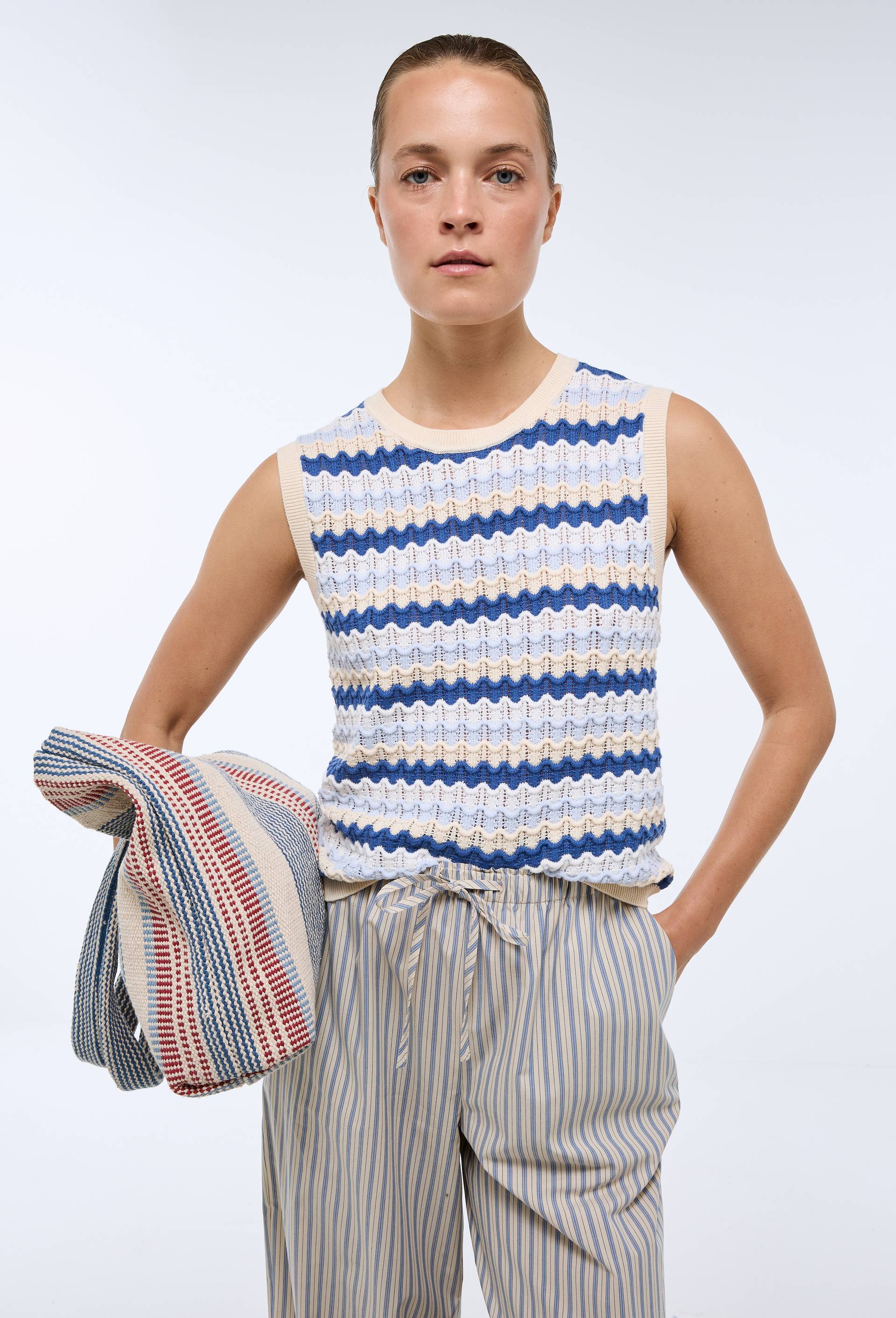 Top sans manche ray&eacute; en maille, Bleu, swatch image
