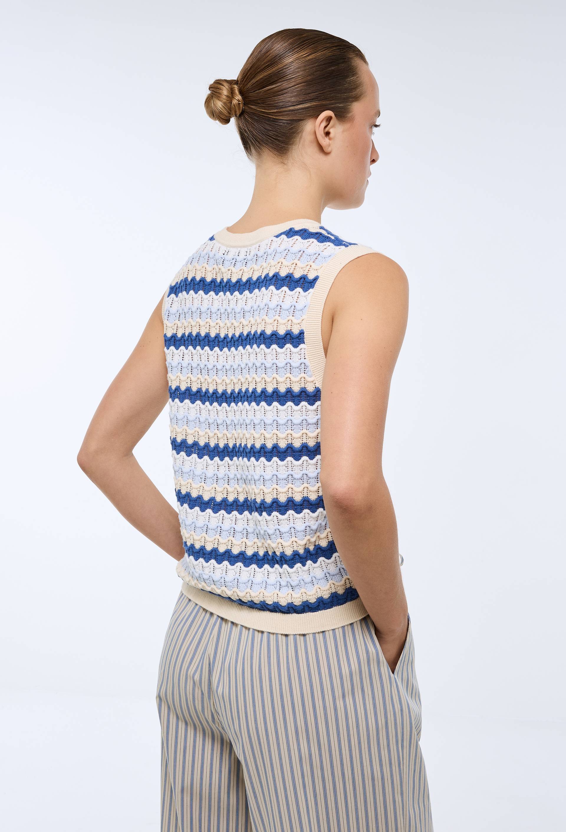 Top sans manche ray&eacute; en maille, Bleu, large image number 1