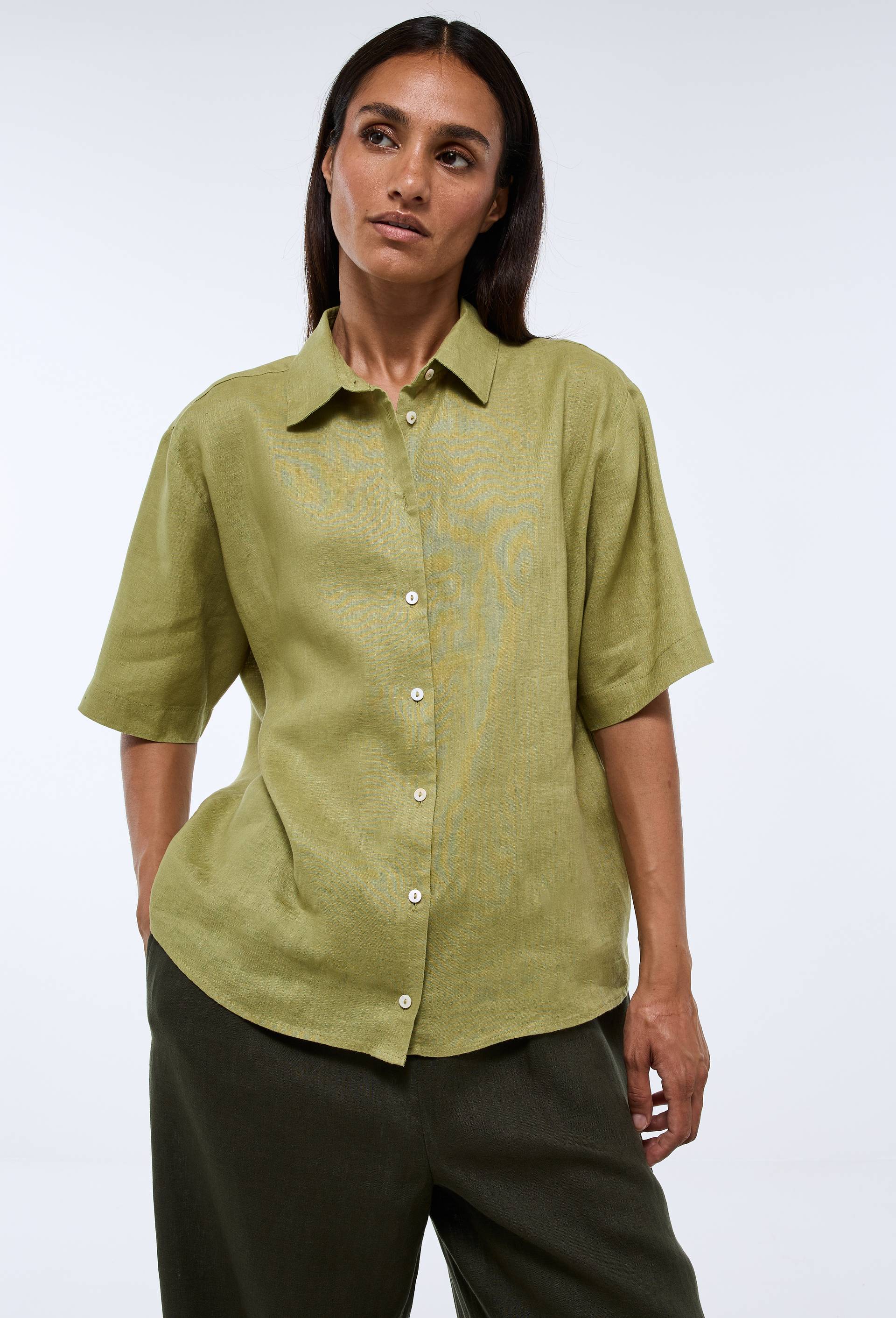 Chemise manches courtes unie en lin, Vert, large image number 1.0