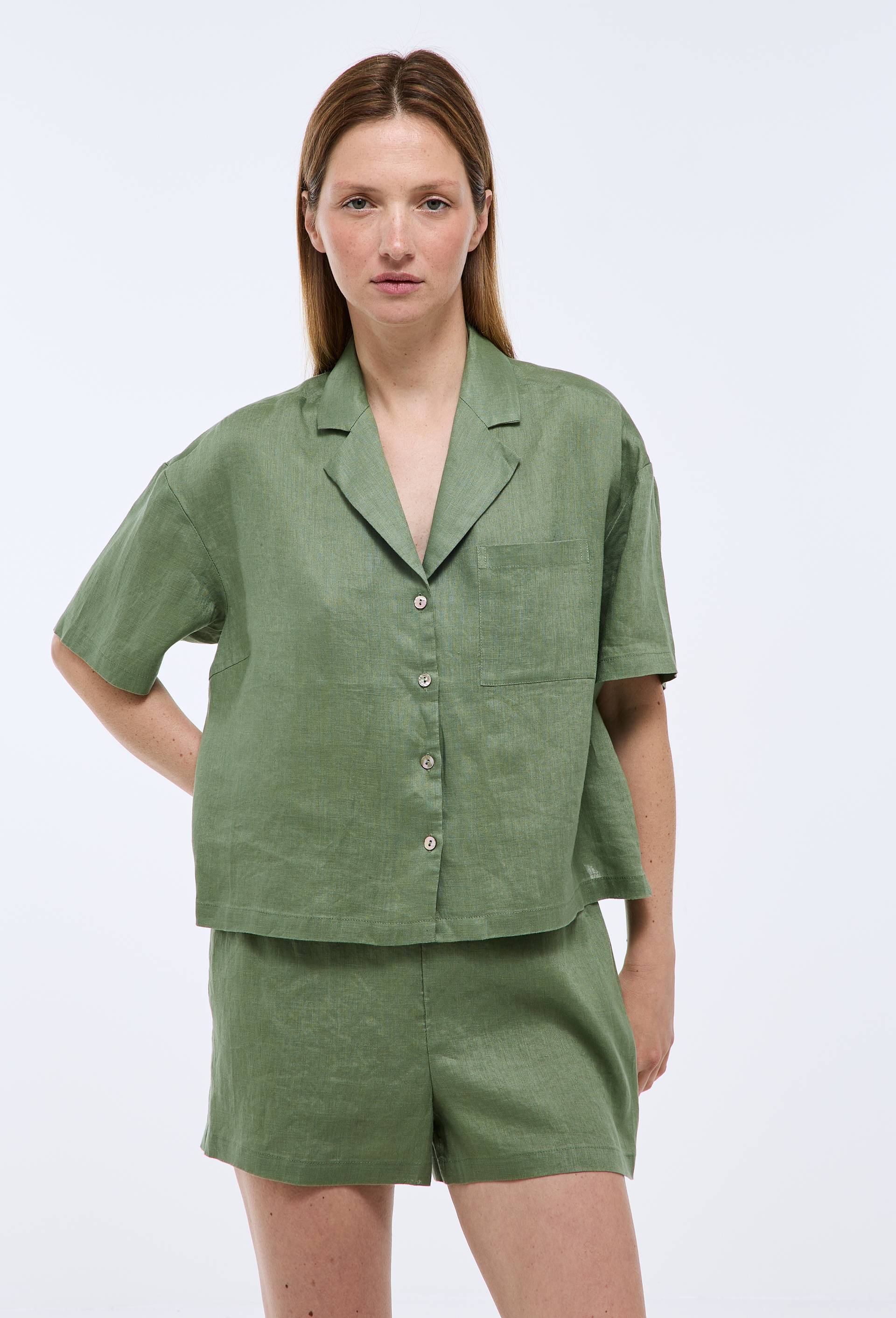 Pyjashort uni manches courtes en lin, Vert fonc&eacute;, swatch image