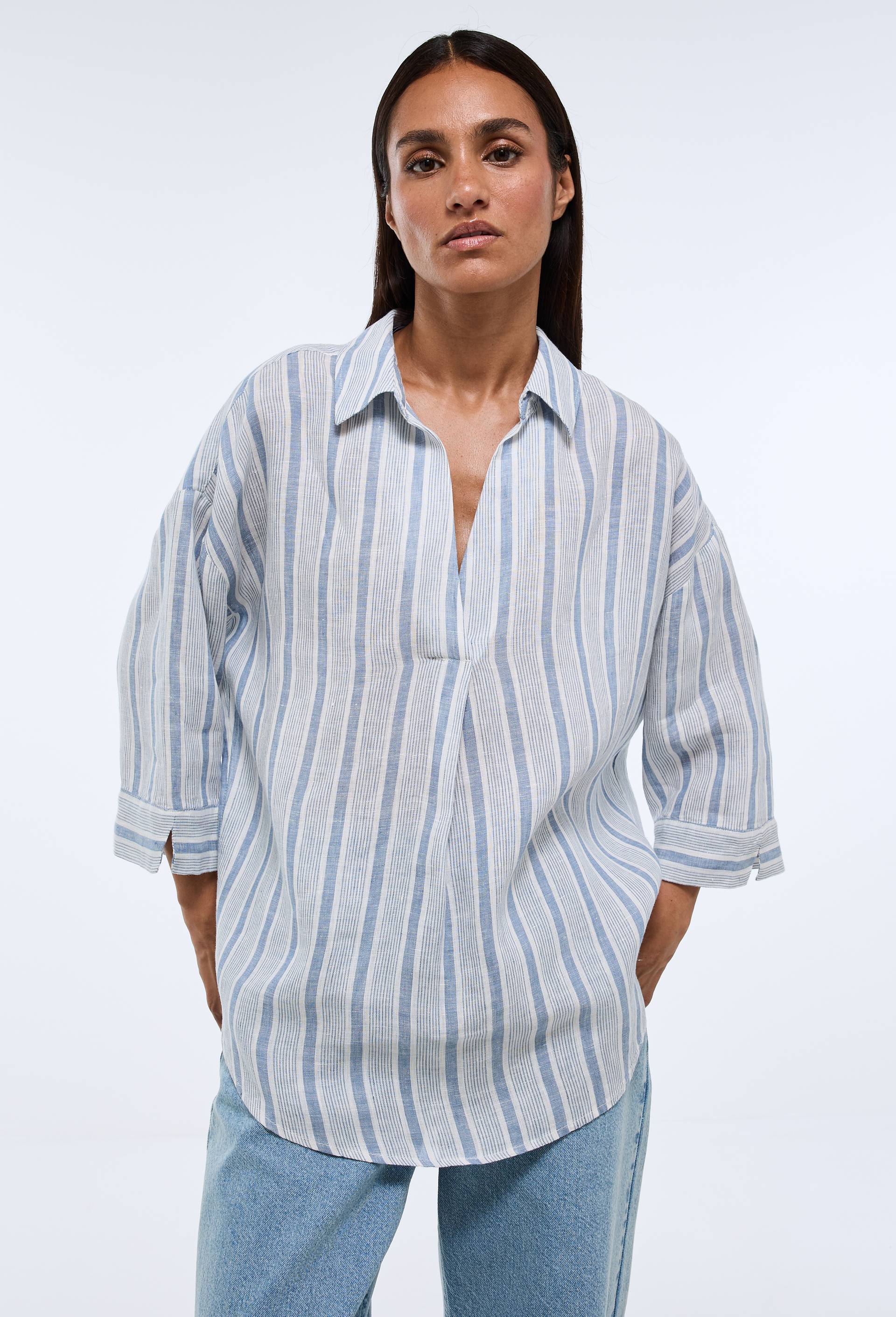 Blouse manches trois quarts ray&eacute;e en lin, Bleu, large image number 0.0
