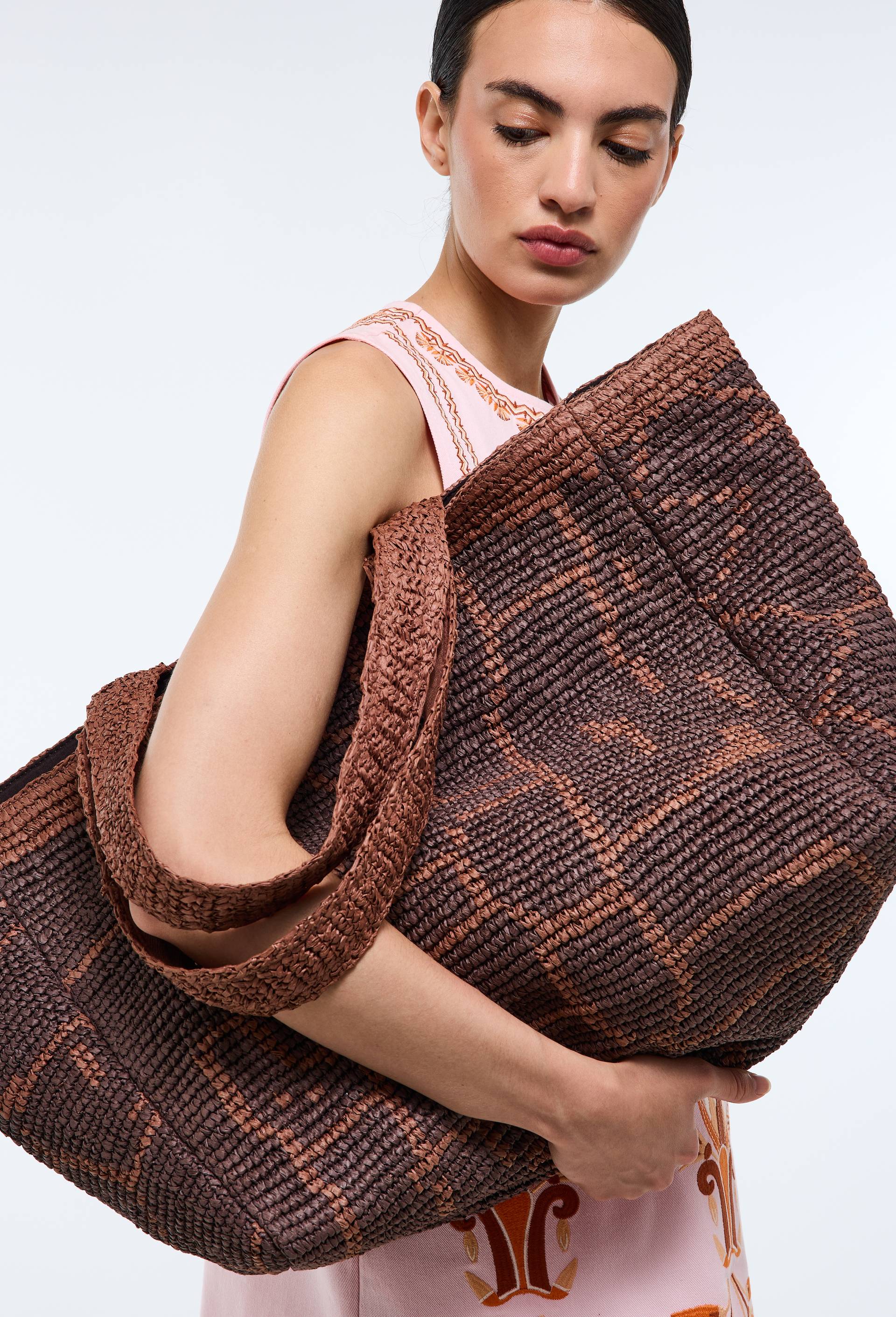 Panier &agrave; motifs girafe en raphia - LOUIS BARTHELEMY x MONOPRIX, Brun, large image number 0.0
