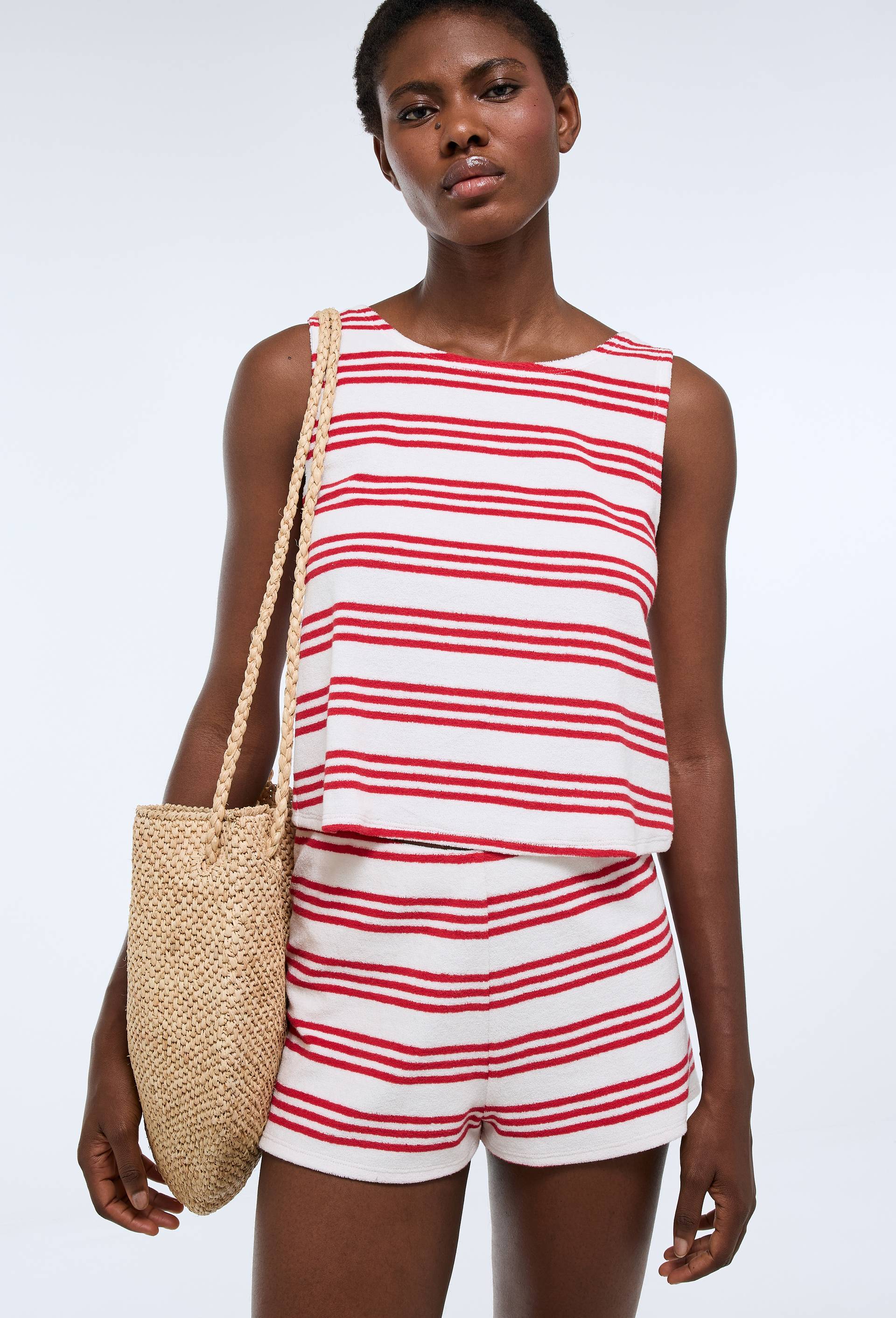 Short en &eacute;ponge &agrave; rayures, Rouge, large image number 0