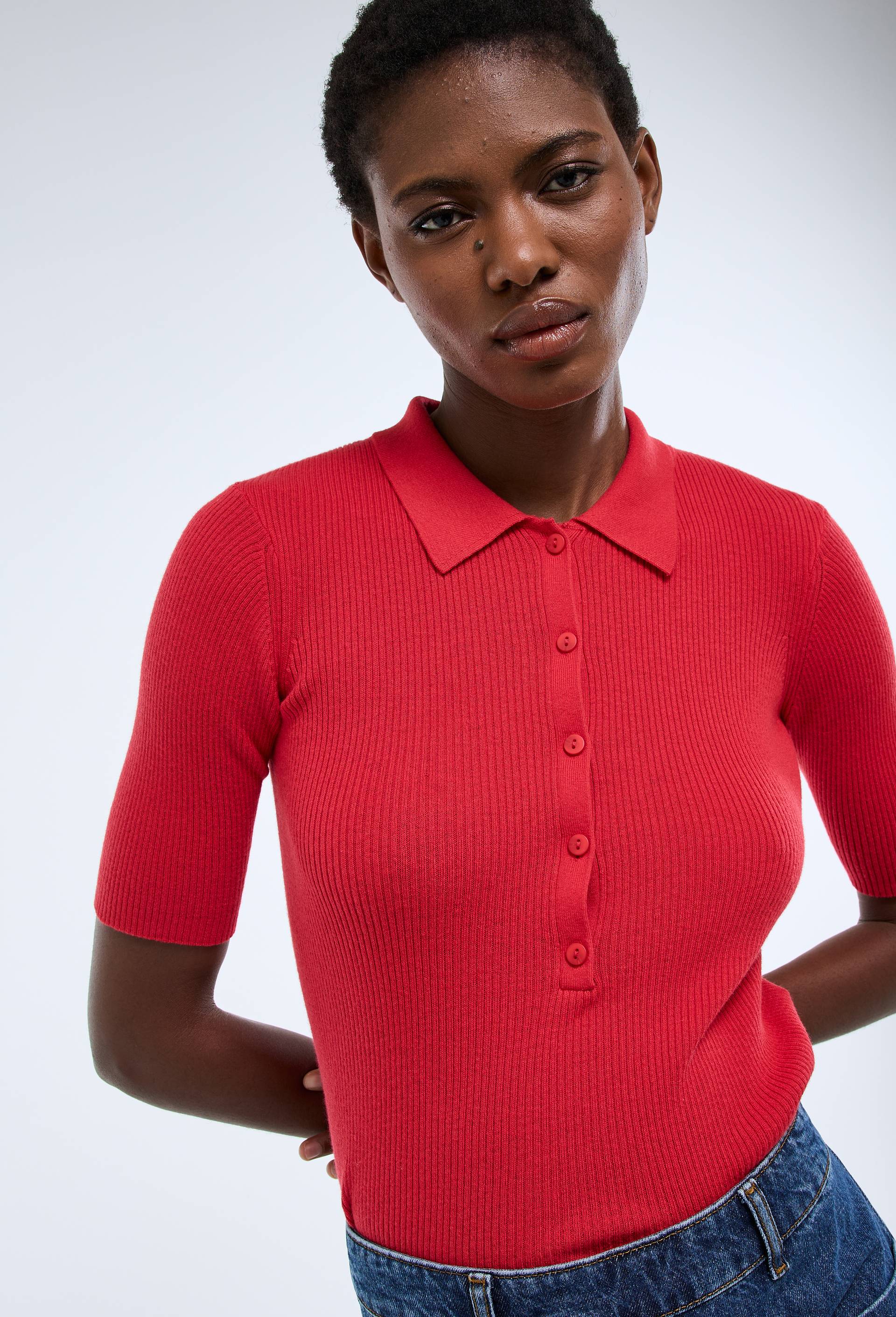Pull col polo contenant du coton et cachemire, Rouge, swatch image