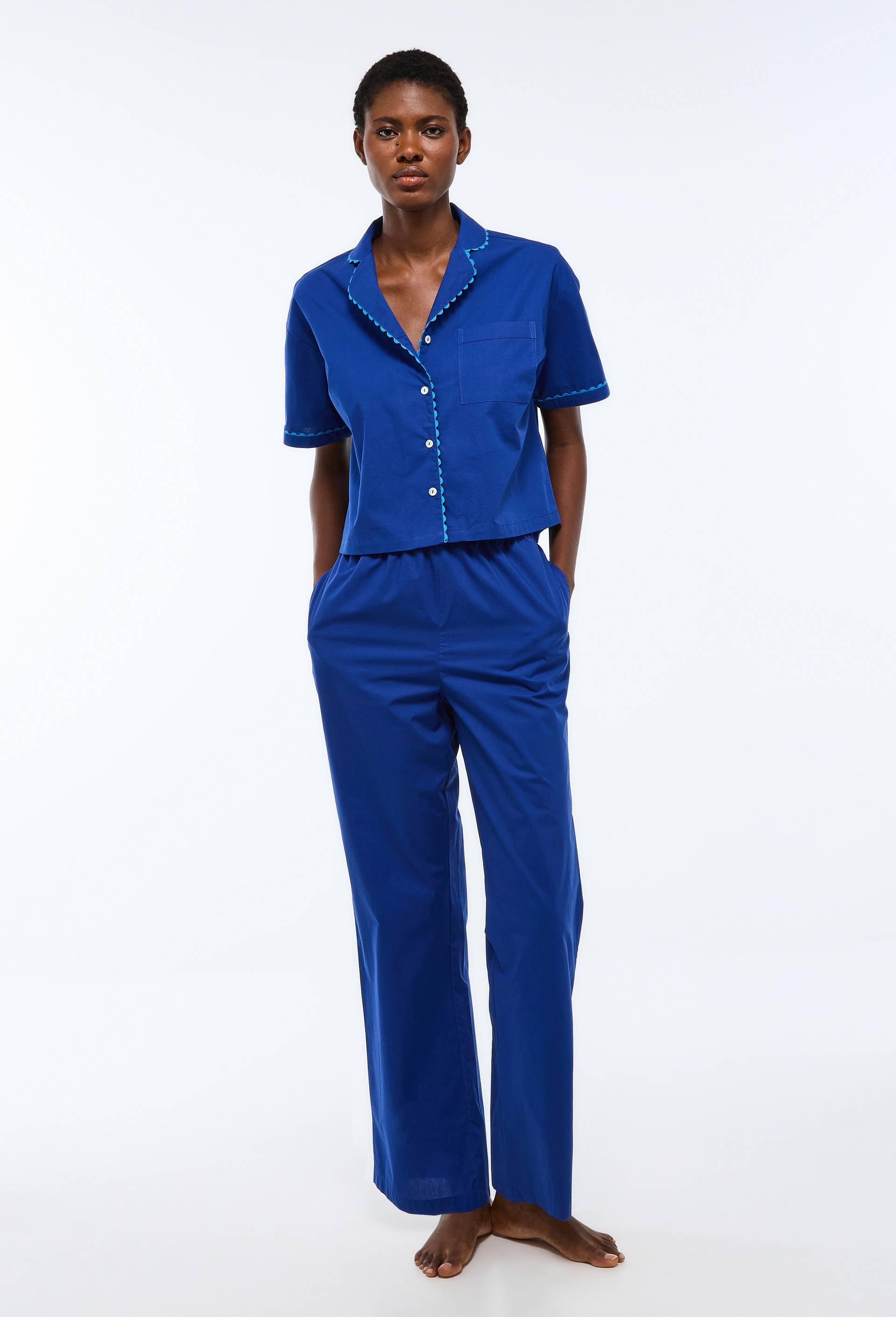 Pyjama uni avec d&eacute;tails brod&eacute;s en coton bio GOTS, Bleu, large image number 0