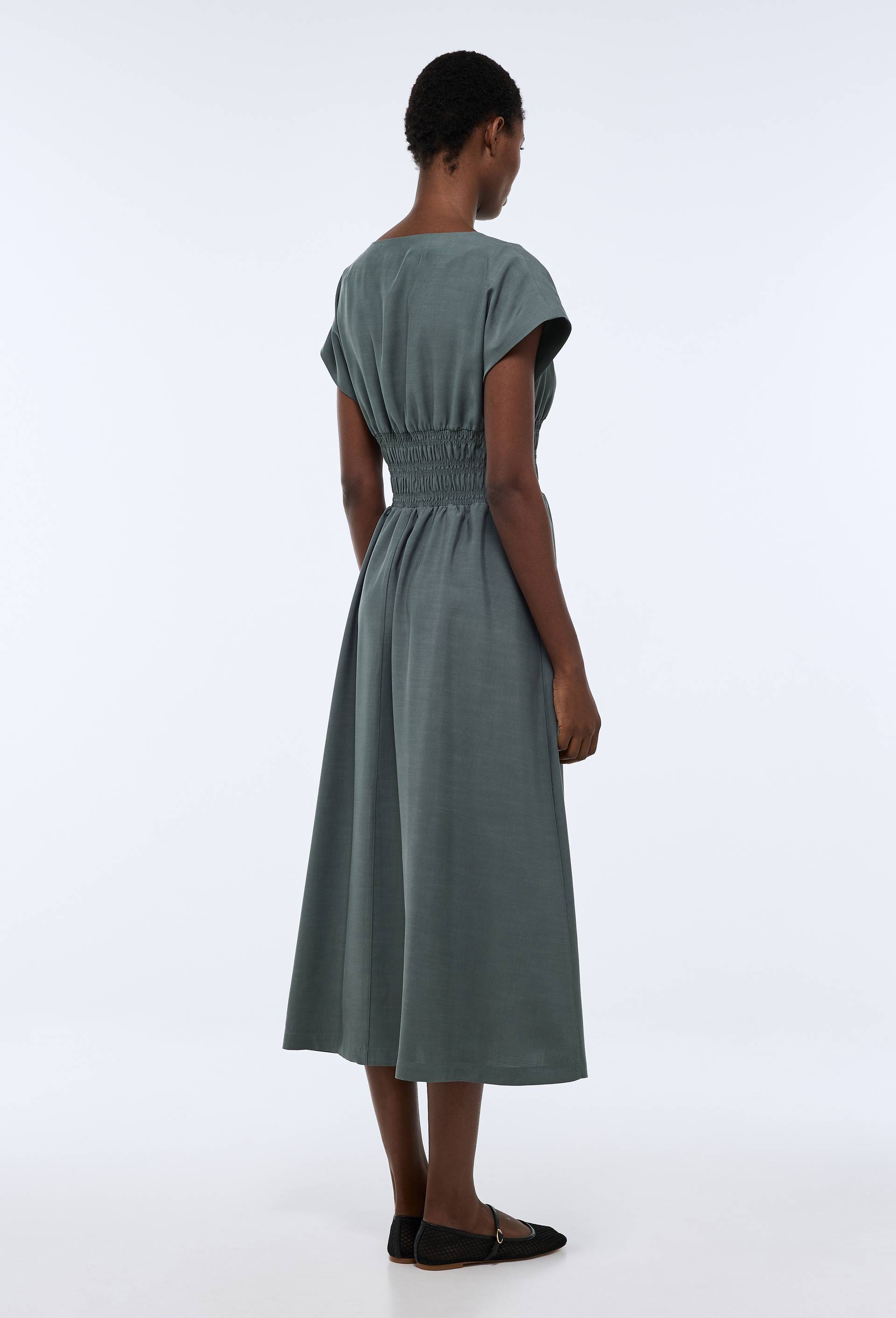Robe longue sans manches cintr&eacute;e, Vert, large image number 2.0