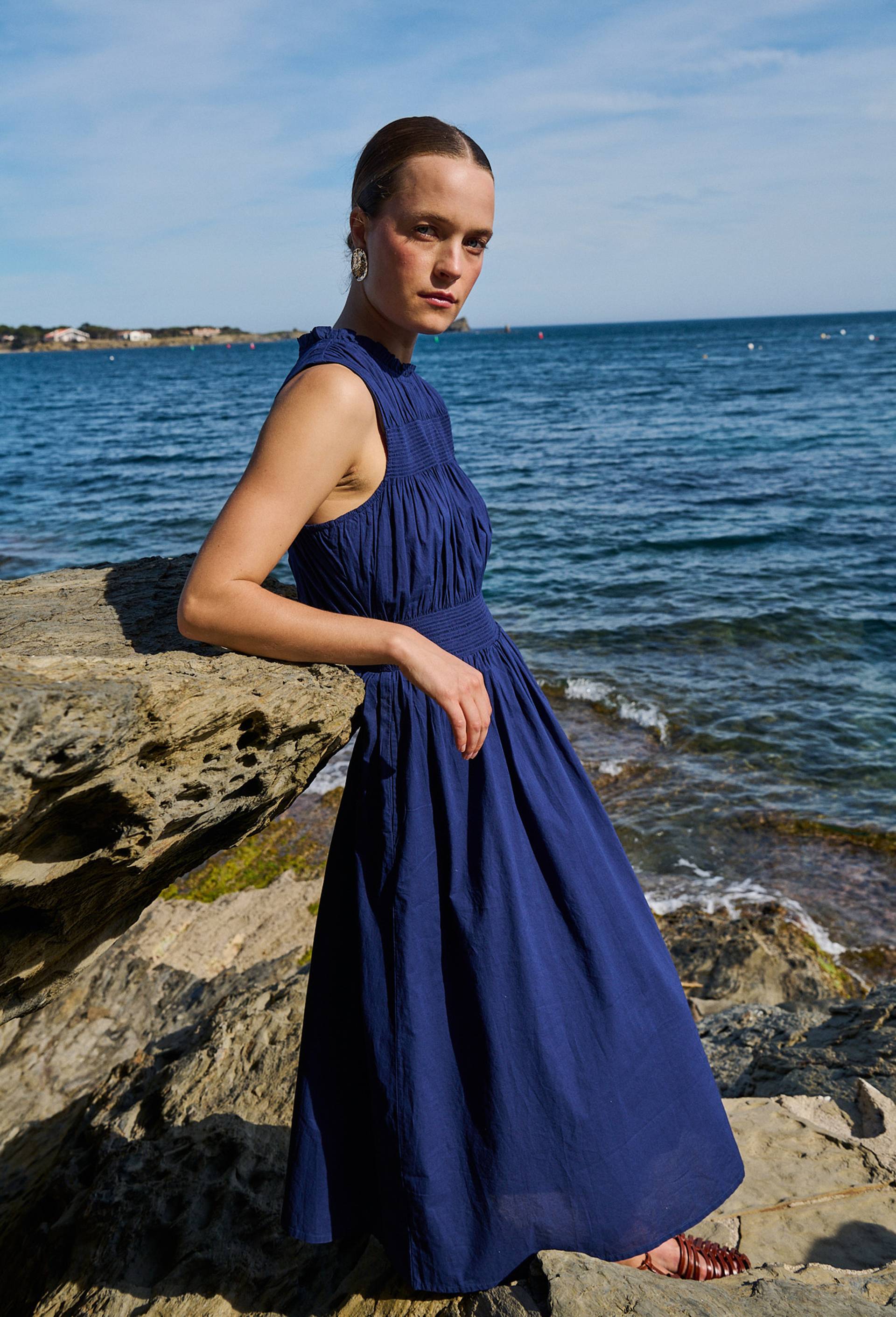 Robe longue smock&eacute;e unie en coton BIO GOTS, Bleu fonc&eacute;, large image number 0