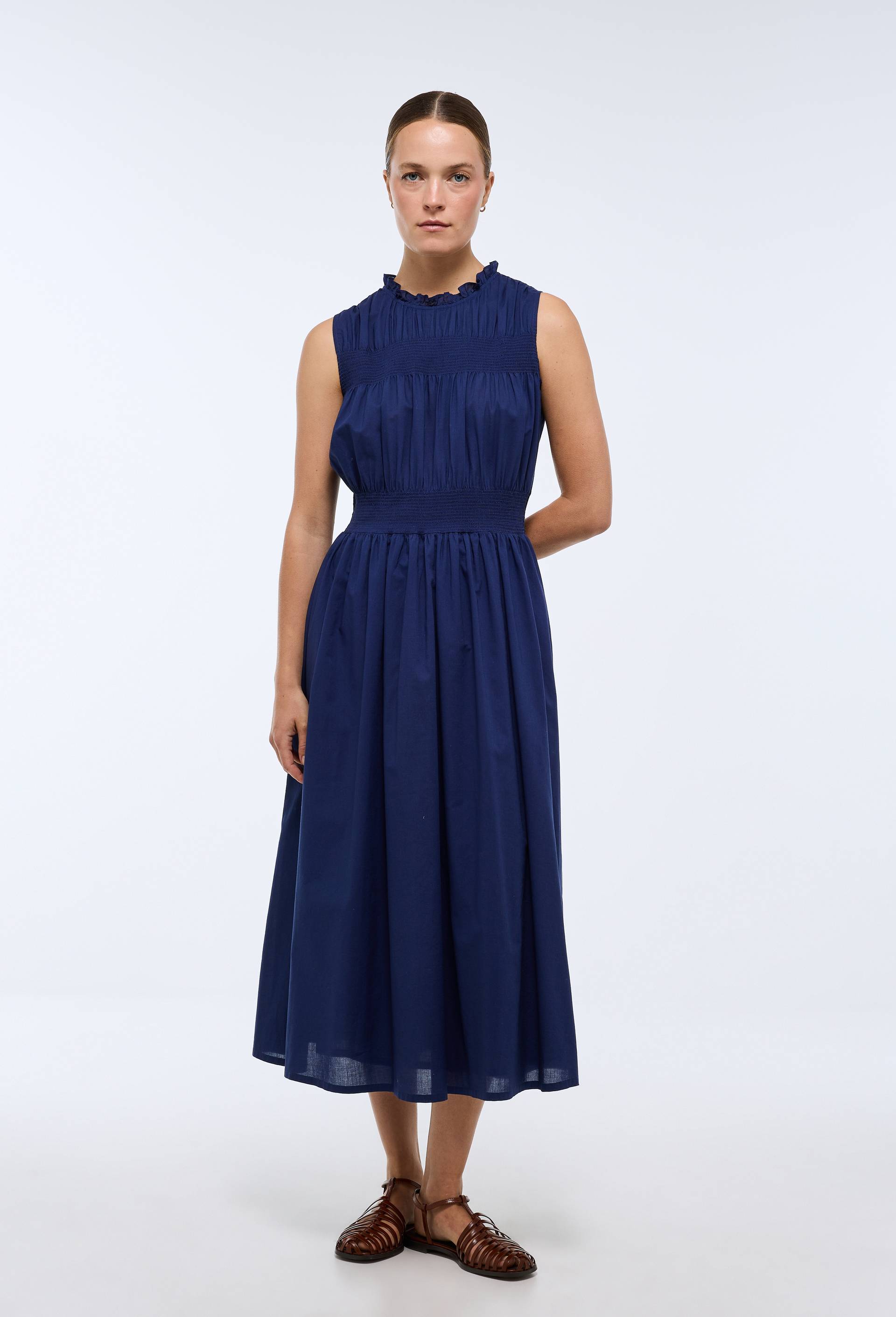 Robe longue smock&eacute;e unie en coton BIO GOTS, Bleu fonc&eacute;, large image number 1.0