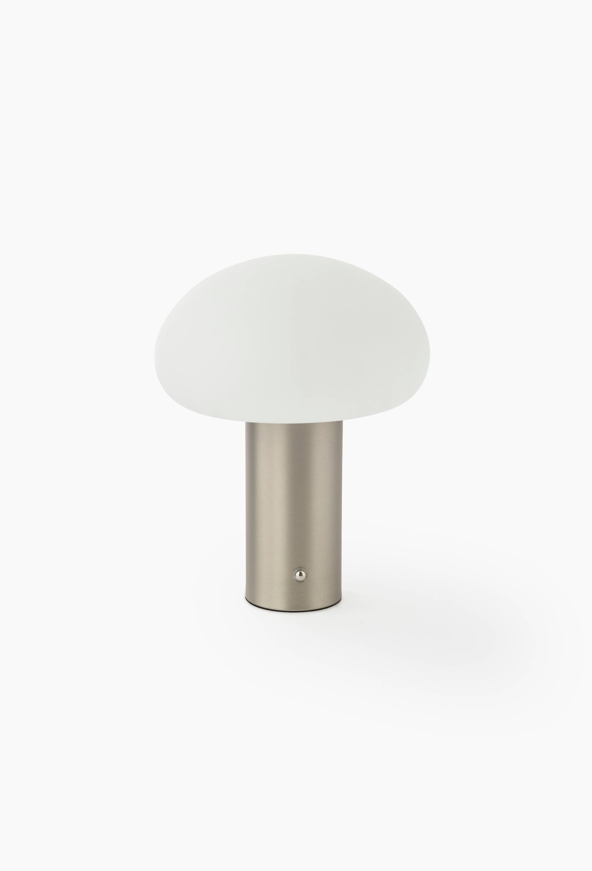 Lampe &agrave; poser, 18x18x23cm, en m&eacute;tal et plastique, Argent, large image number 0