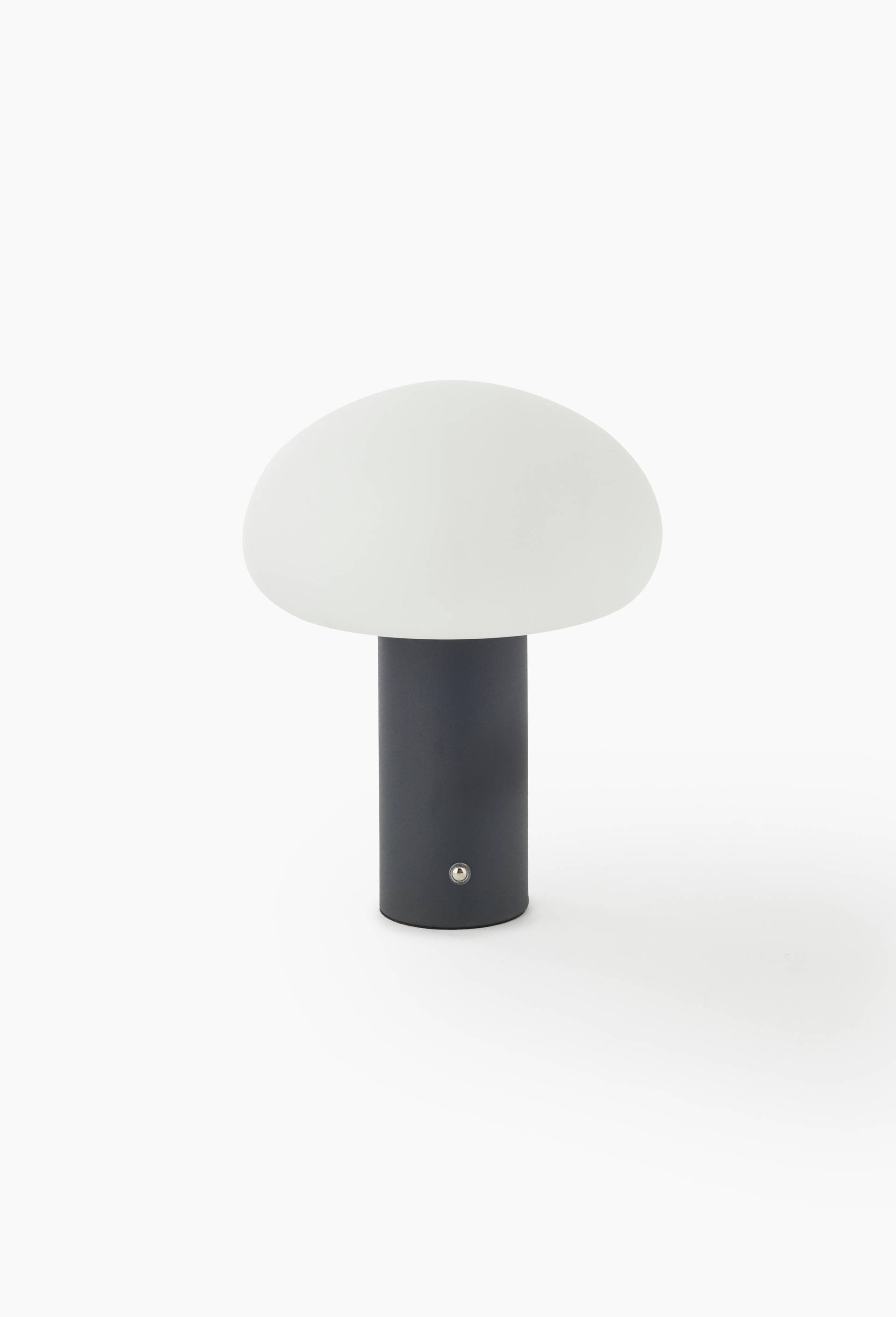 Lampe &agrave; poser, 18x18x23cm, en m&eacute;tal et plastique, Noir, swatch image