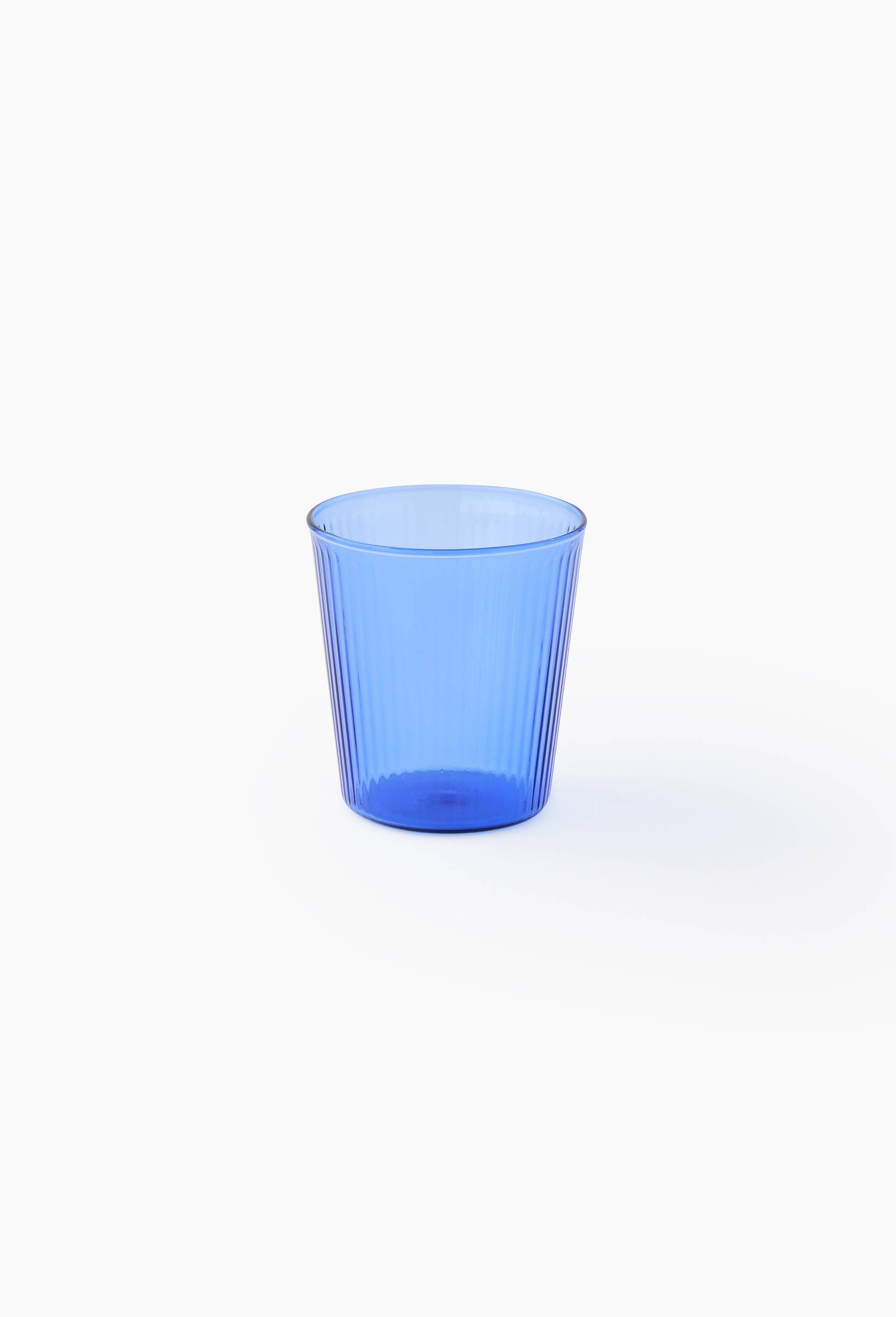 Verre &agrave; eau, finition stri&eacute;e, 22cl, Bleu, large image number 0