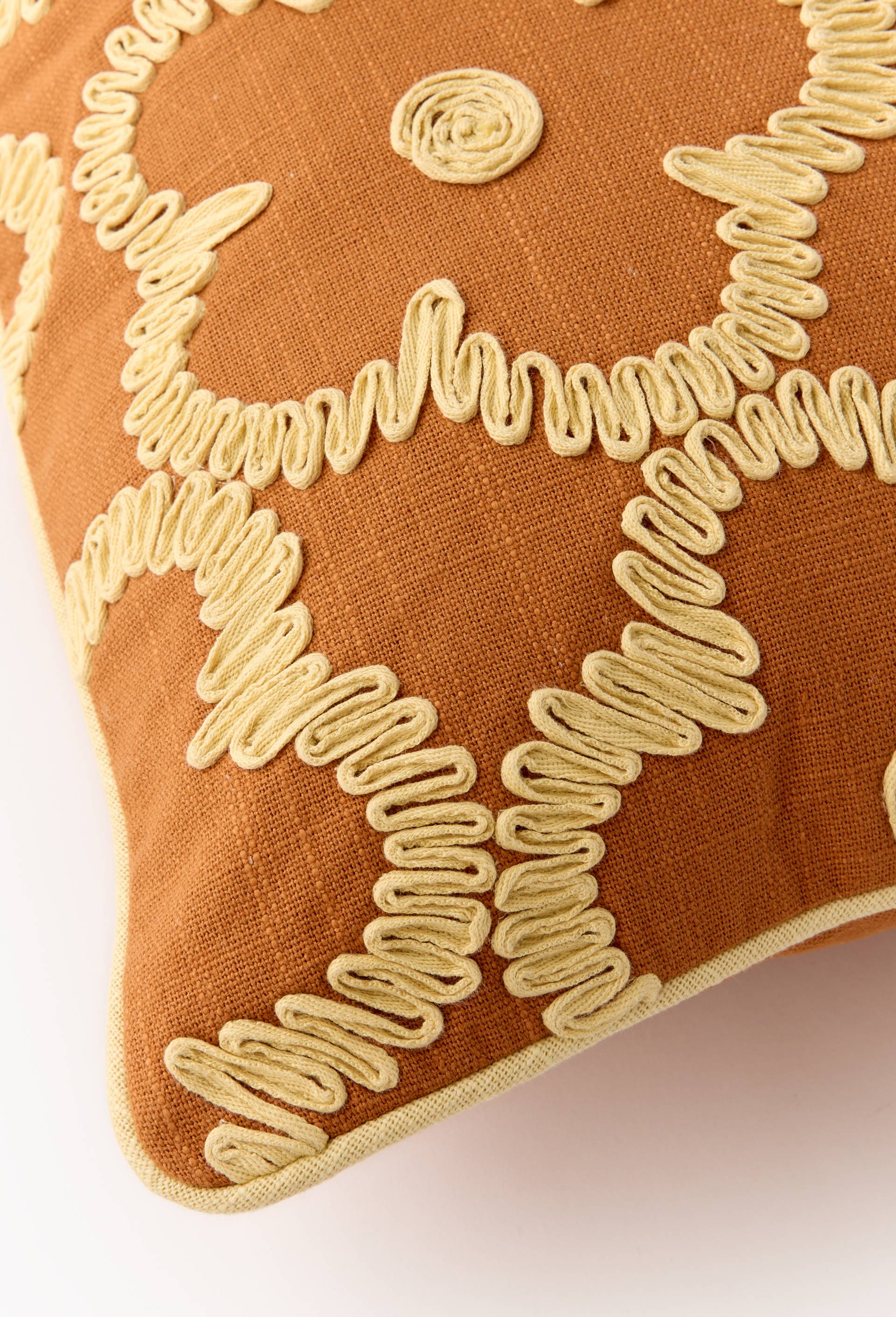 Coussin brod&eacute; en coton certifi&eacute; OEKOTEX, 50x50cm - MESTIZ x MONOPRIX, Brun, large image number 1