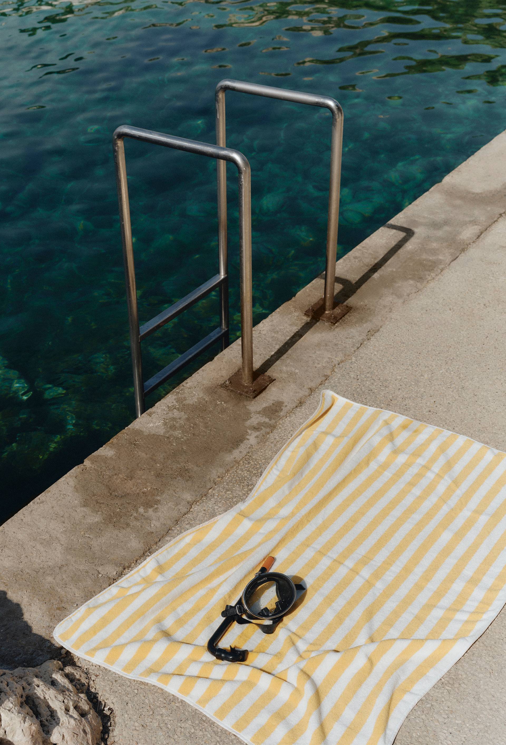 Drap de bain ray&eacute; uni, 100x150cm, 100% coton, GOTS, Jaune, large image number 0