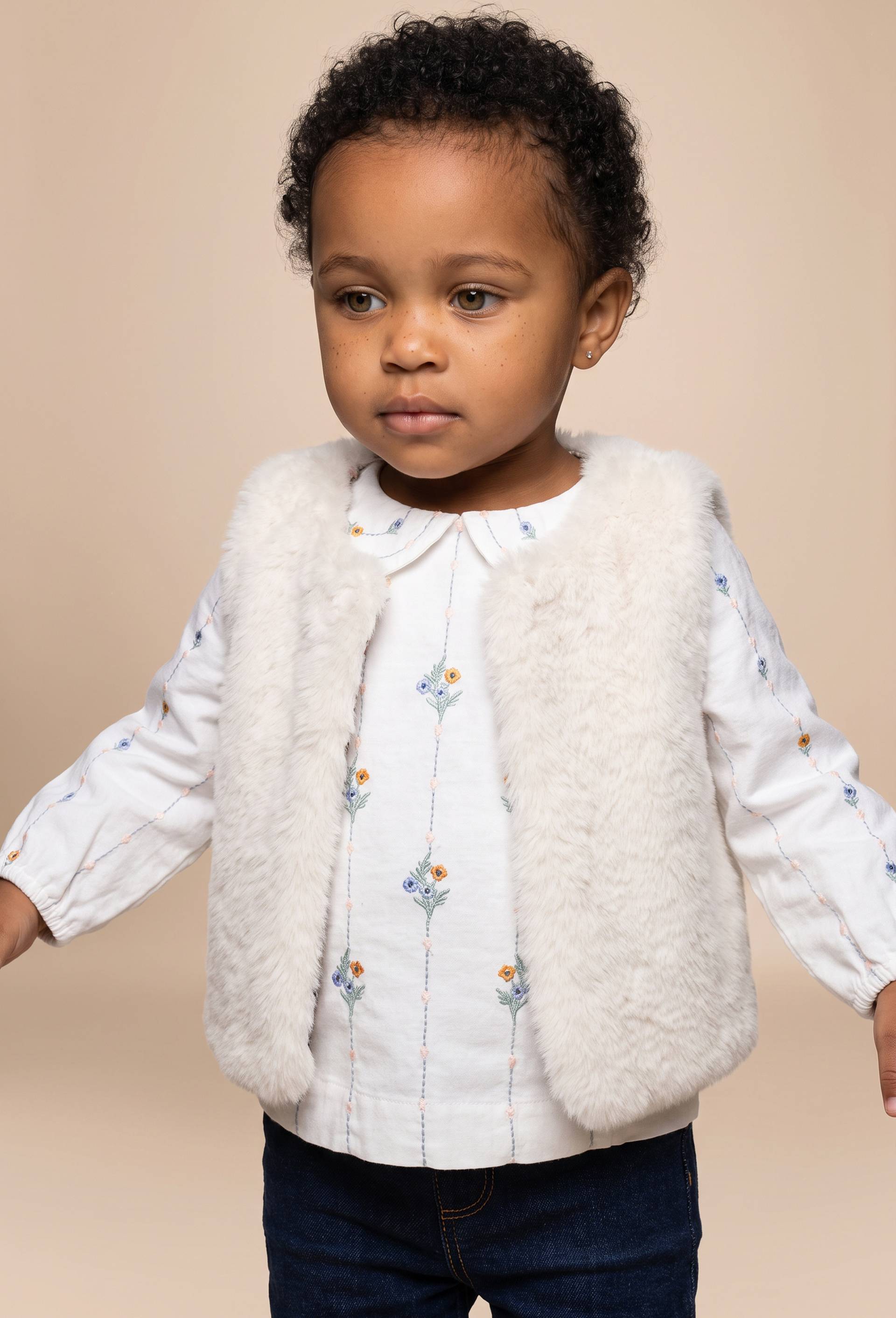 Gilet sans manches uni en fausse fourrure, Beige clair, large image number 0.0