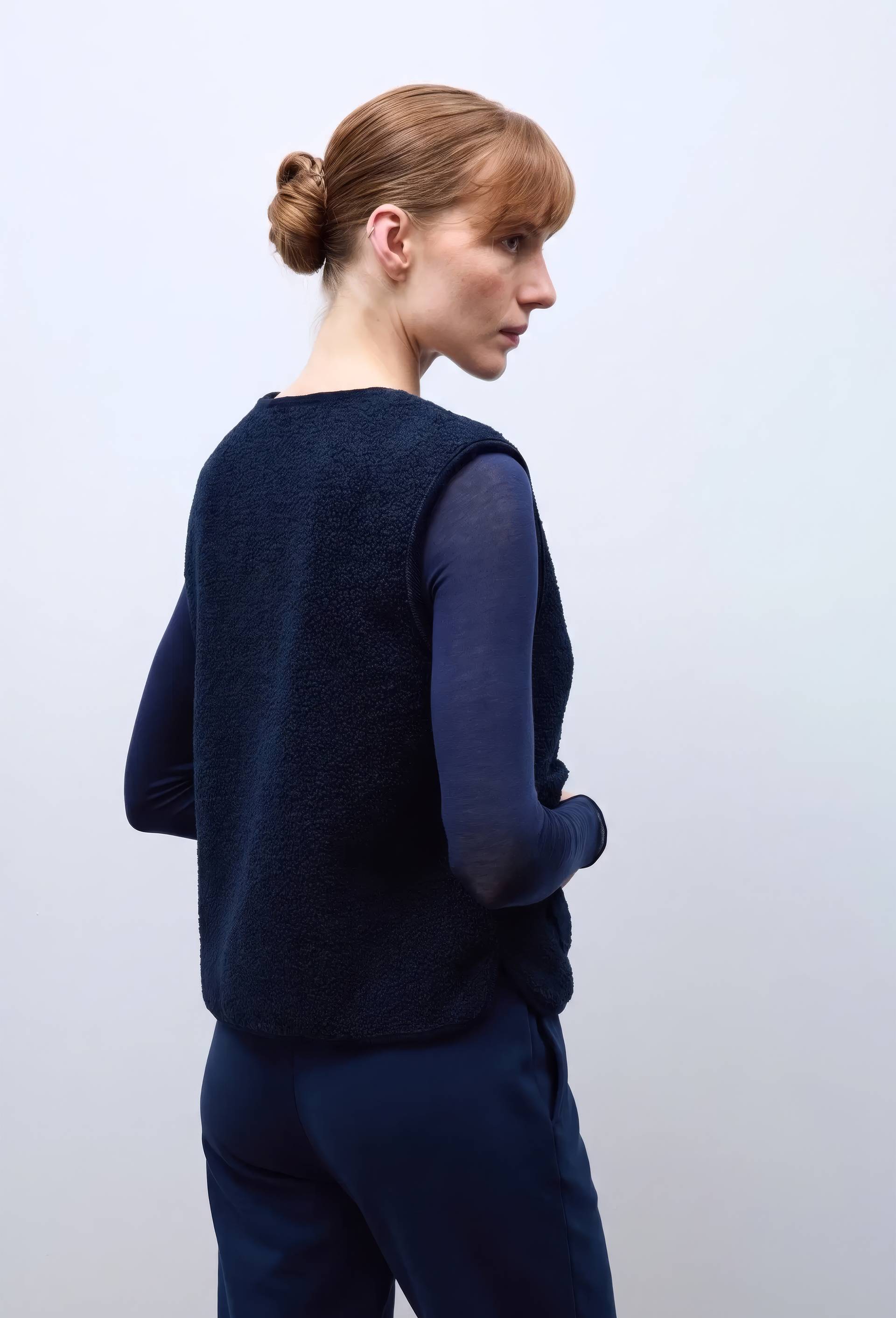 Veste sans manche en sherpa, Bleu fonc&eacute;, large image number 1