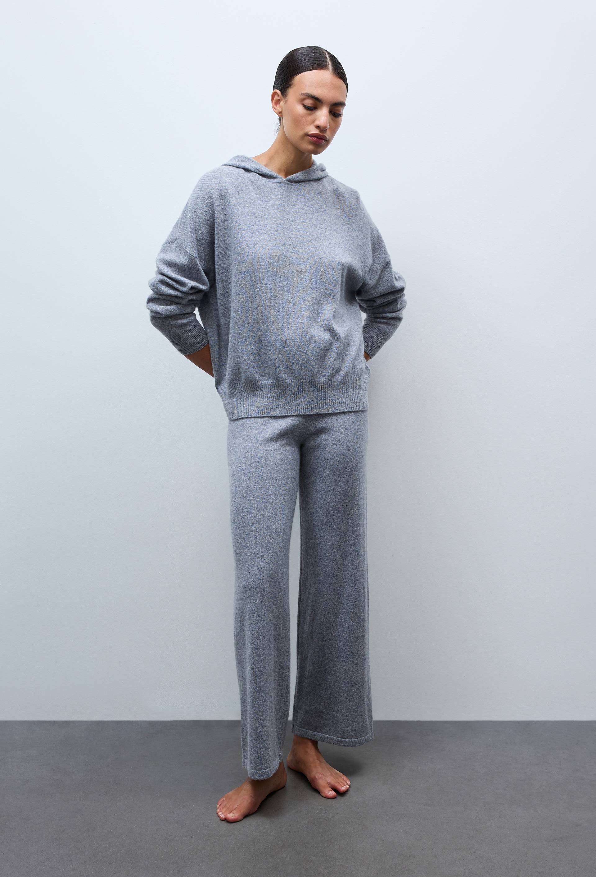 Pantalon large uni en cachemire, Gris, swatch image
