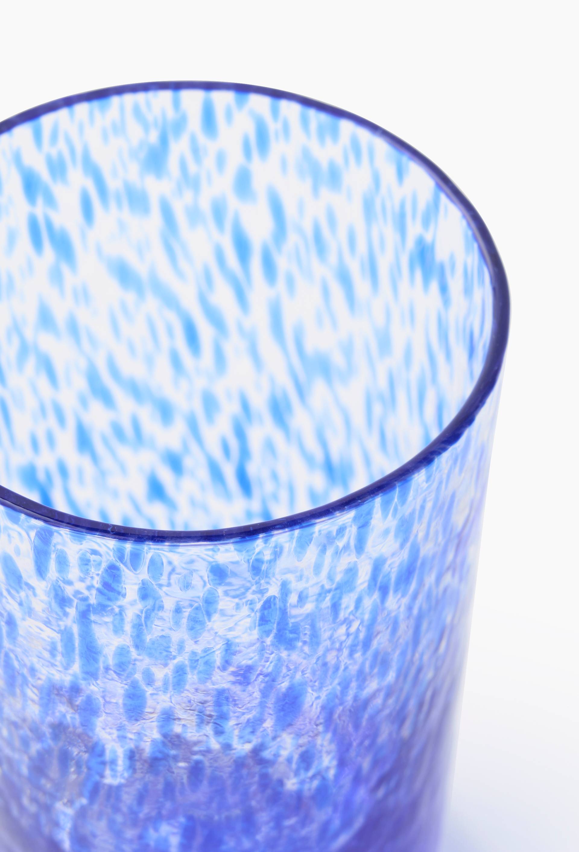 Verre &agrave; eau finition tachet&eacute;e, 45cl, Bleu, large image number 2