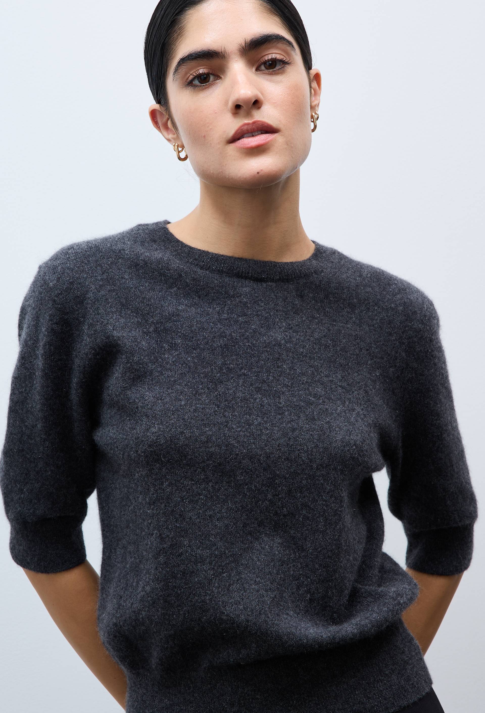 Pull uni manches courtes en 100% cachemire, Gris fonc&eacute;, large image number 0.0