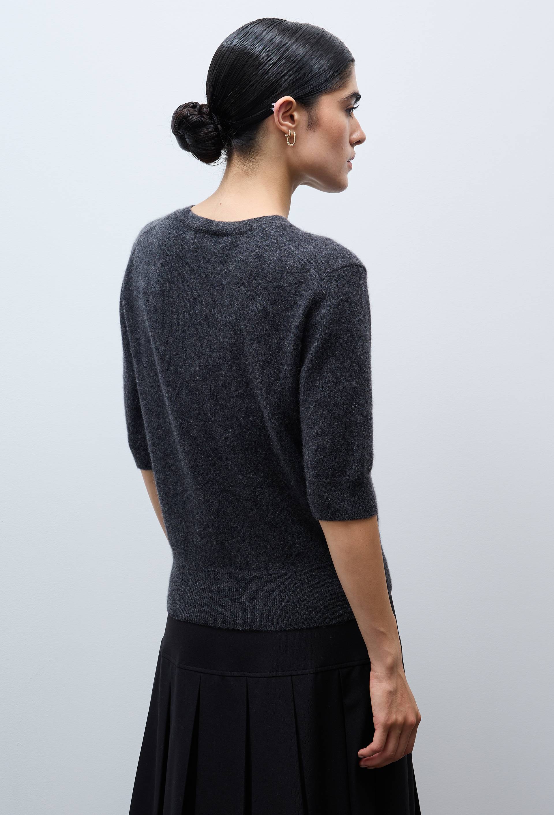Pull uni manches courtes en 100% cachemire, Gris fonc&eacute;, large image number 2.0
