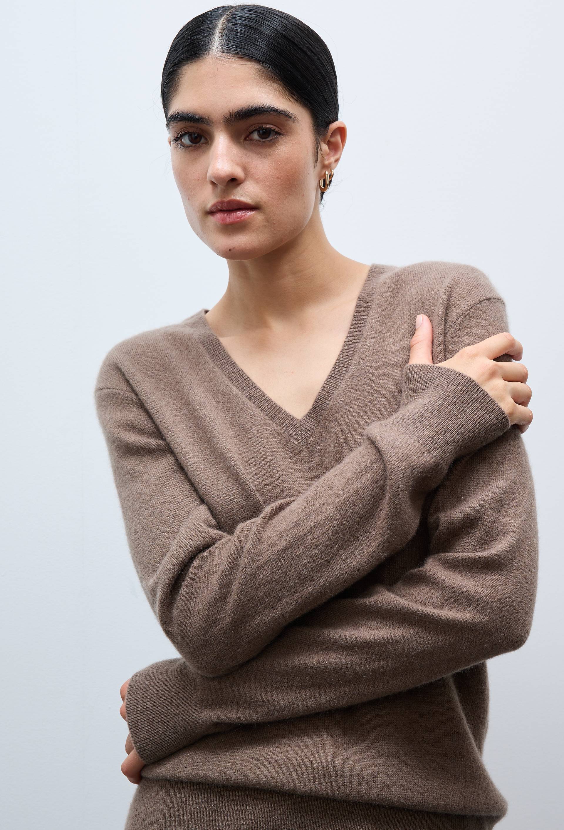 Pull uni col V en 100% cachemire, Brun, large image number 0.0