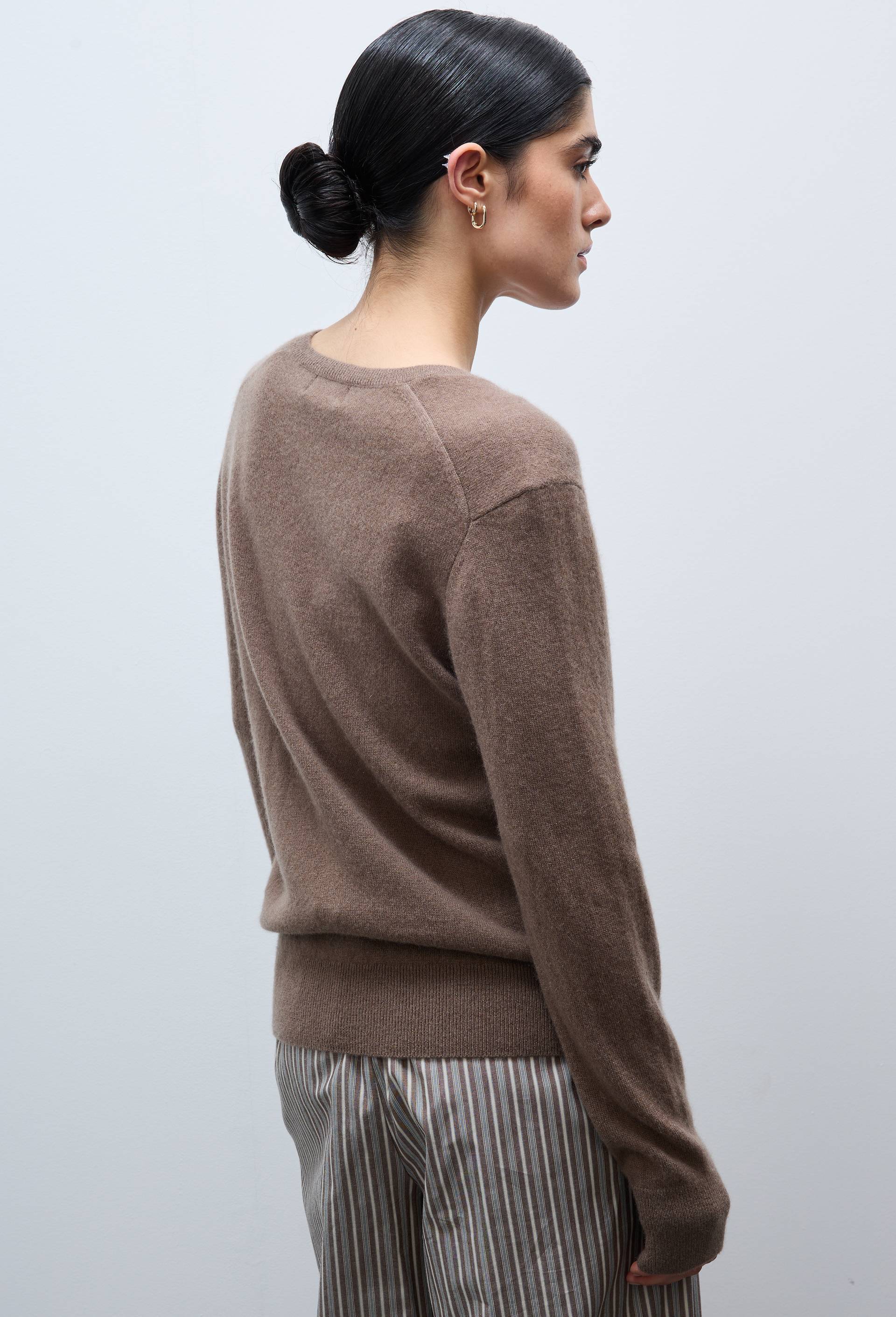 Pull uni col V en 100% cachemire, Brun, large image number 1