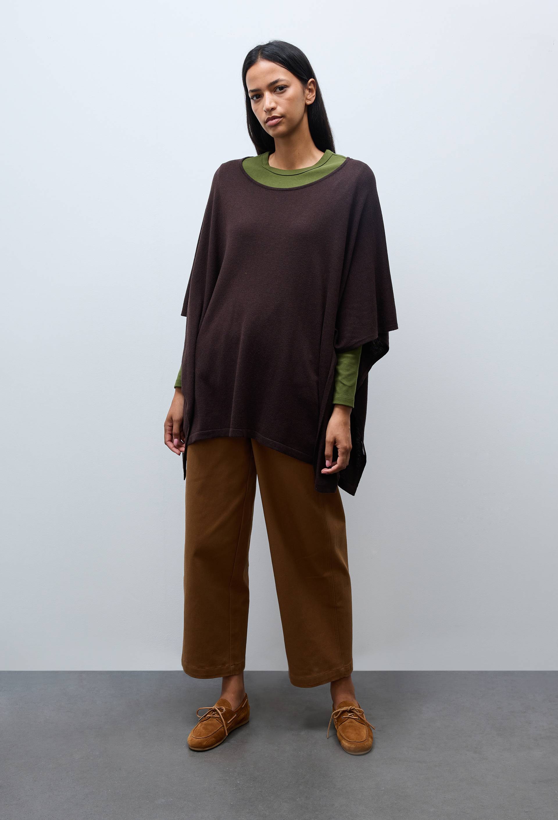 Poncho contenant de la laine, Brun clair, large image number 0