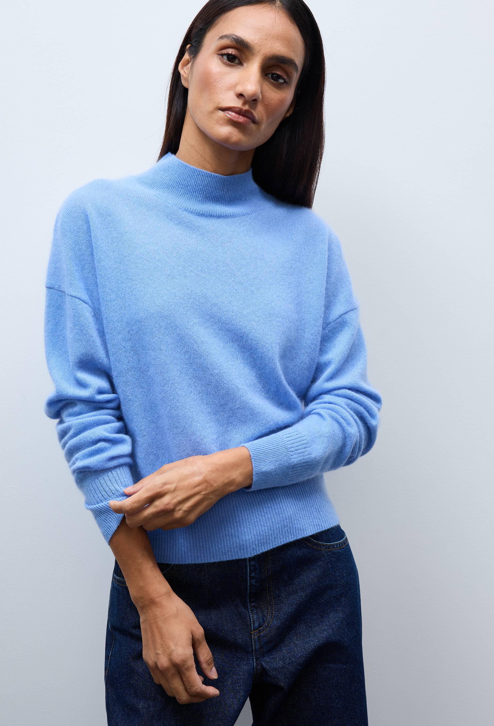 Pull uni court col montant en 100% cachemire, Bleu, large image number 0.0