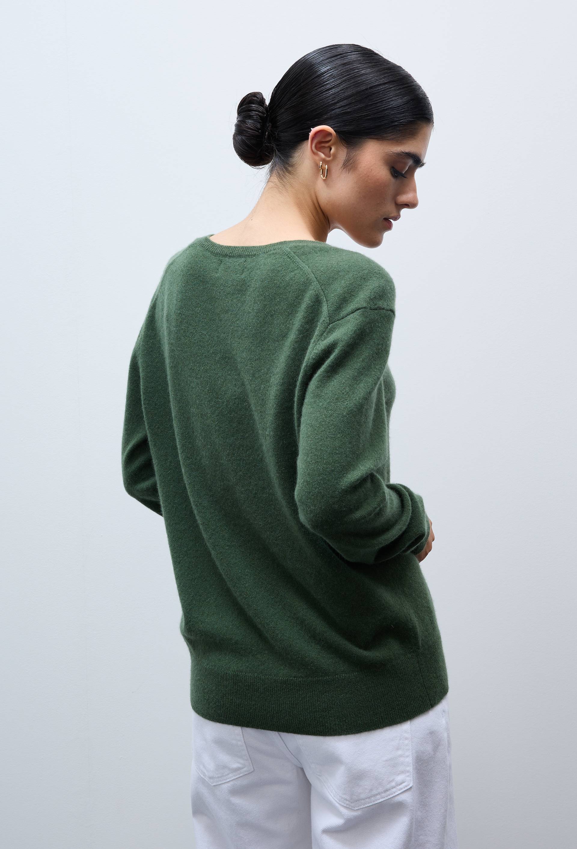 Pull uni col V en 100% cachemire, Vert fonc&eacute;, large image number 1.0