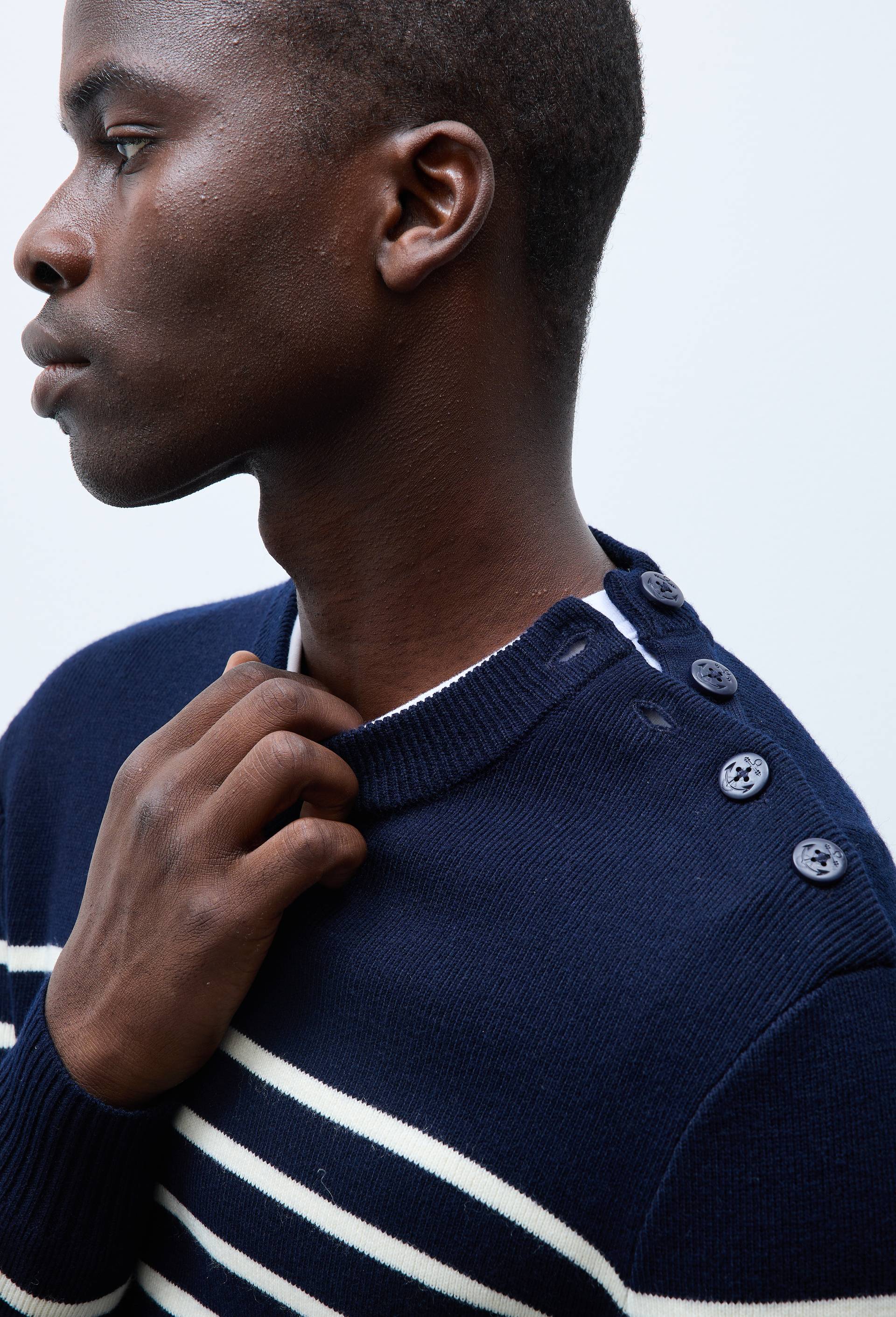 Pull col rond boutonn&eacute; ray&eacute;e contenant de la laine, Bleu fonc&eacute;, large image number 1.0