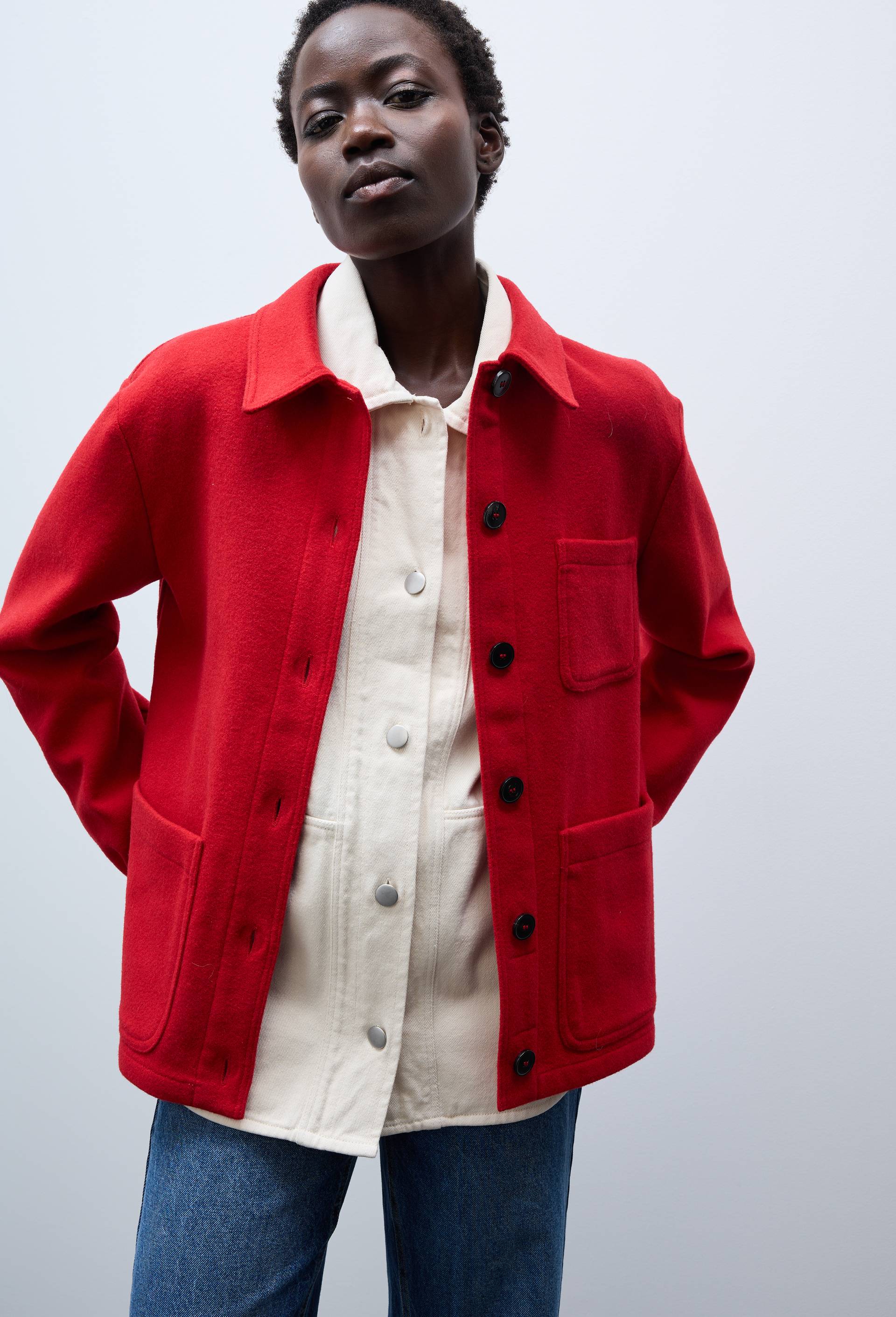 Veste contenant de la laine, Rouge, swatch image