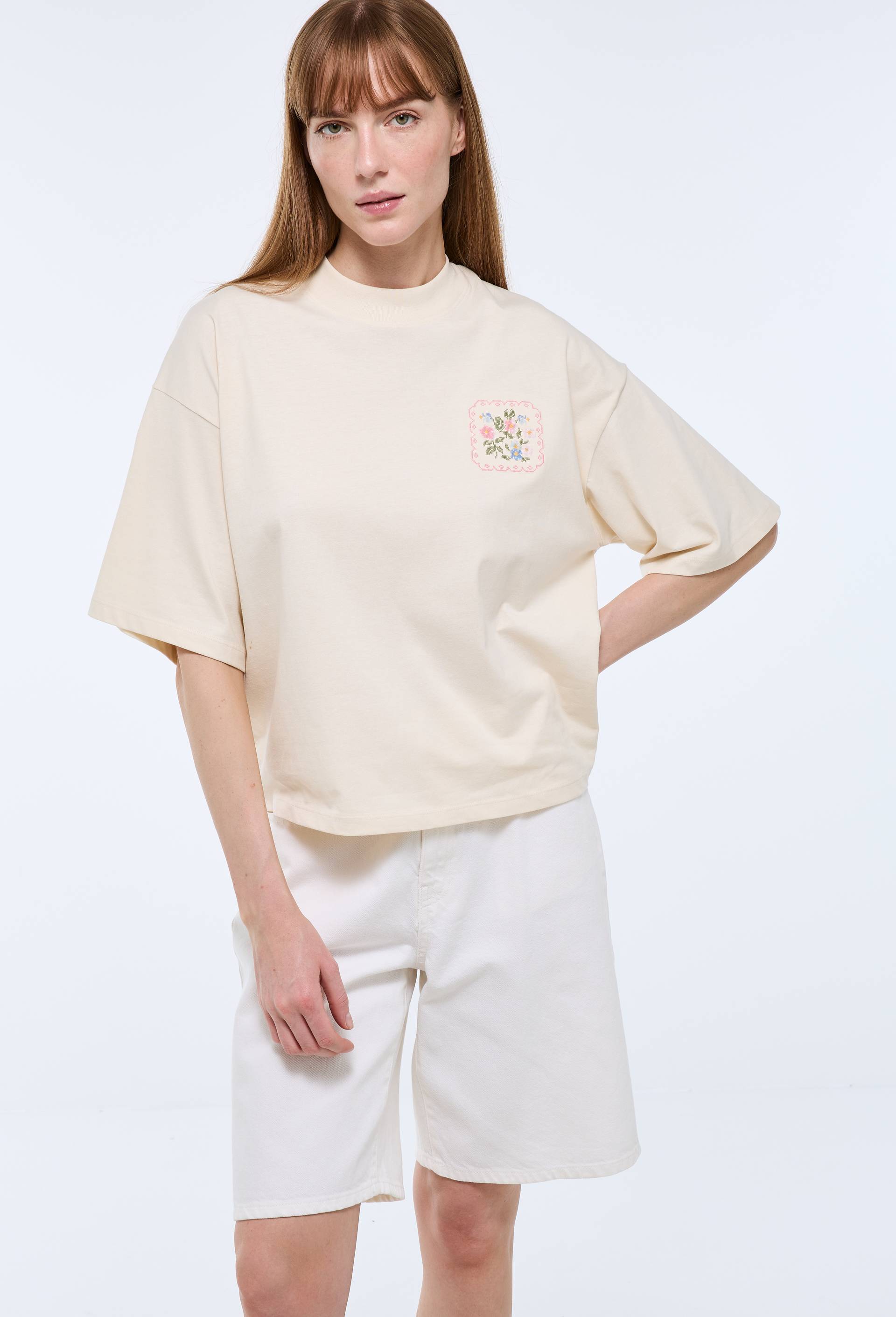 T-shirt &agrave; manches courtes avec broderie plac&eacute;e en coton BIO GOTS, Beige clair, large image number 1