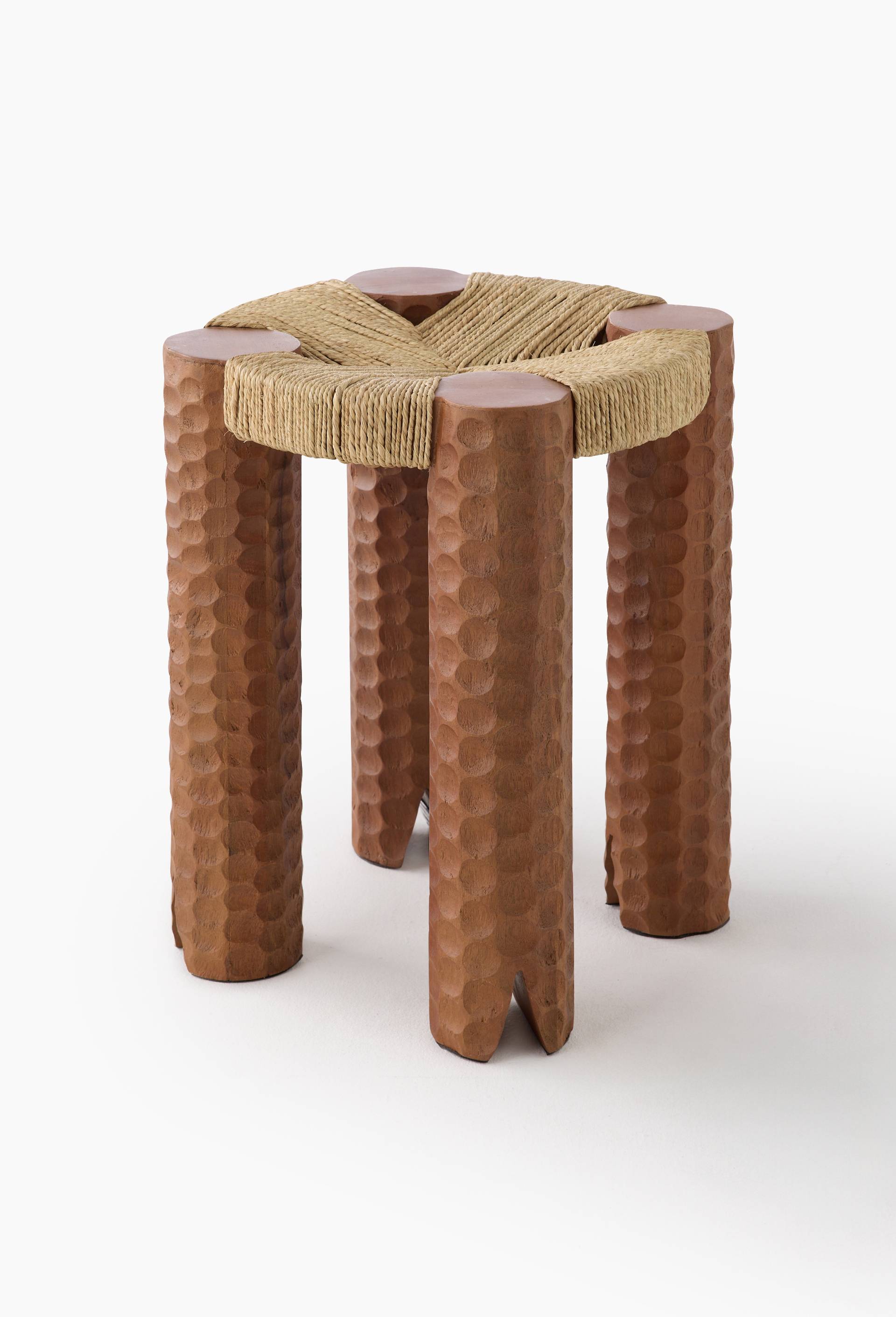 EXCLU WEB - Tabouret sculpt&eacute;, 45x45cm, en bois et jonc de mer - MESTIZ x MONOPRIX, Brun fonc&eacute;, large image number 0