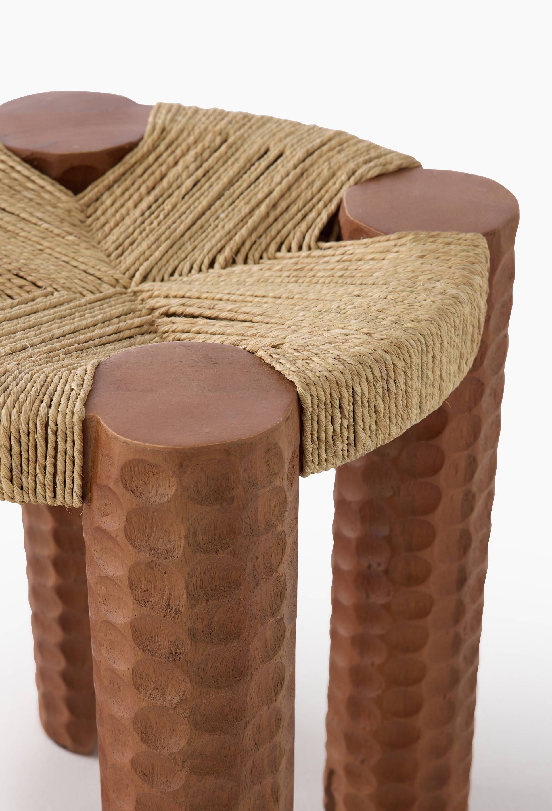EXCLU WEB - Tabouret sculpt&eacute;, 45x45cm, en bois et jonc de mer - MESTIZ x MONOPRIX, Brun fonc&eacute;, large image number 1