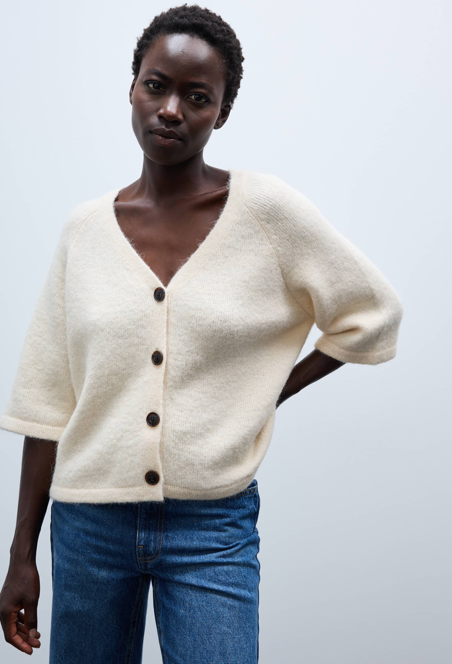 Cardigan manches coudes boutonn&eacute; contenant de l'alpaga, Ecru, large image number 0
