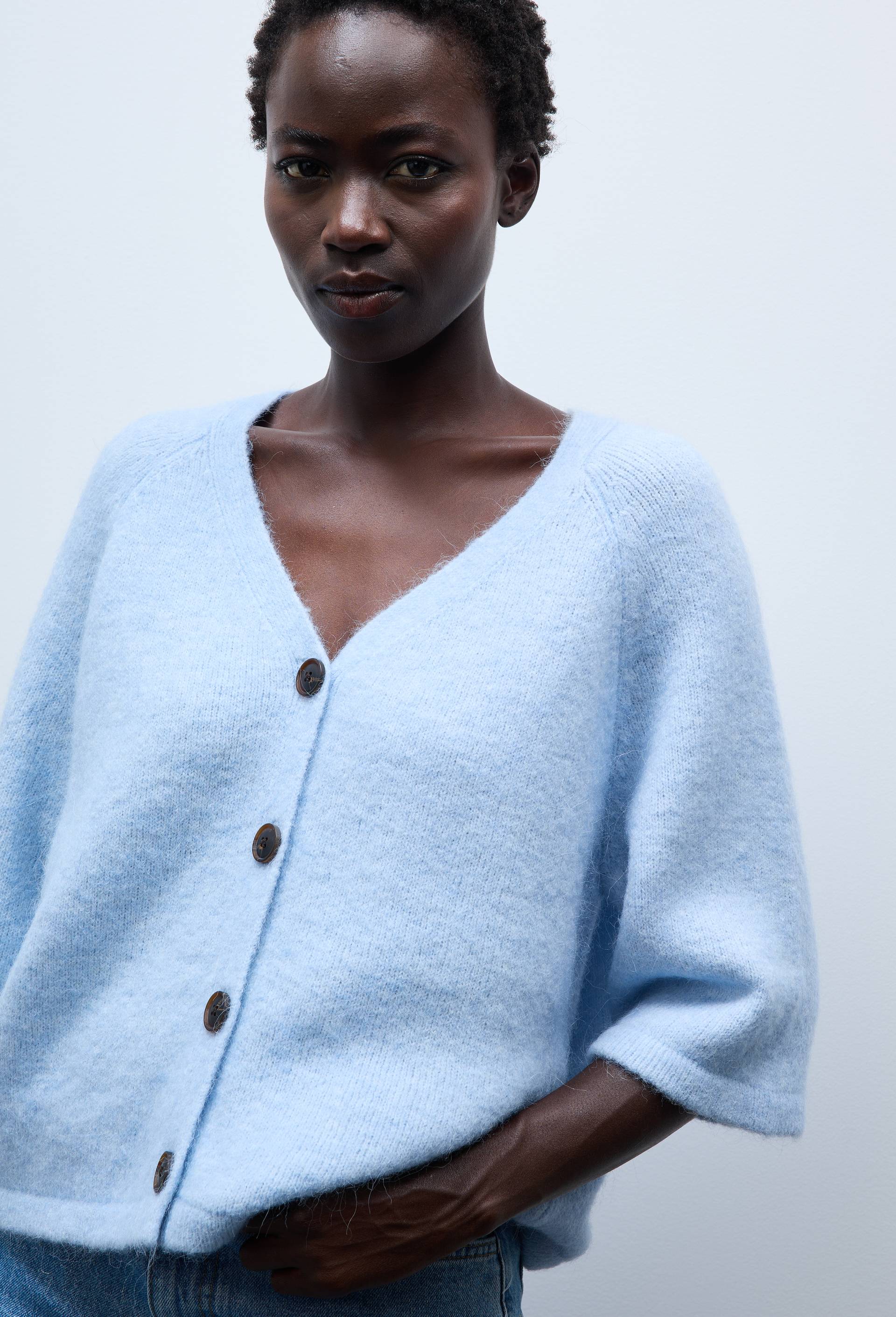 Cardigan manches coudes boutonn&eacute; contenant de l'alpaga, Bleu, large image number 0.0