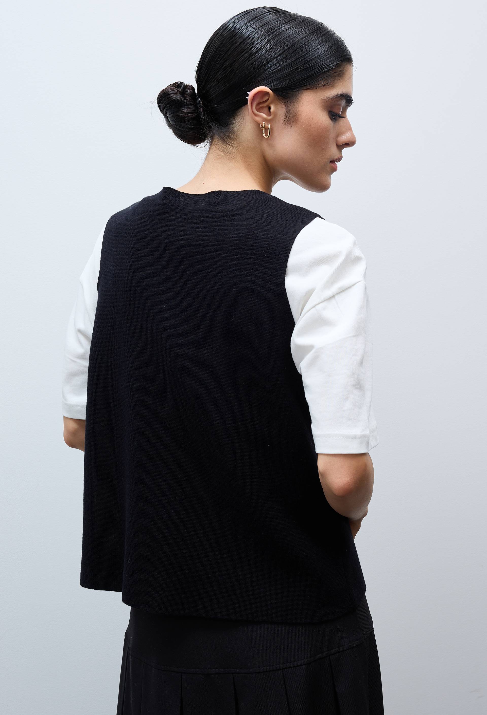 Gilet sans manche contenant de la laine, Noir, large image number 1.0