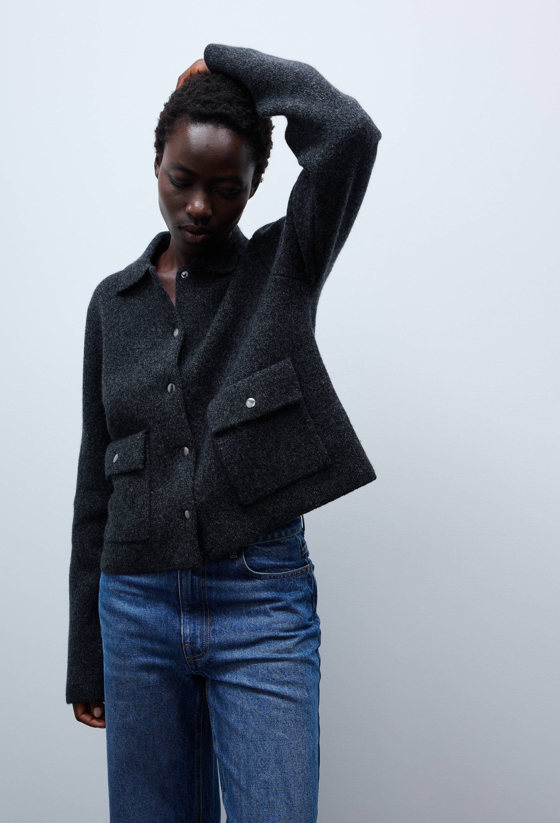 Veste en maille avec poches &agrave; rabat, Noir, swatch image