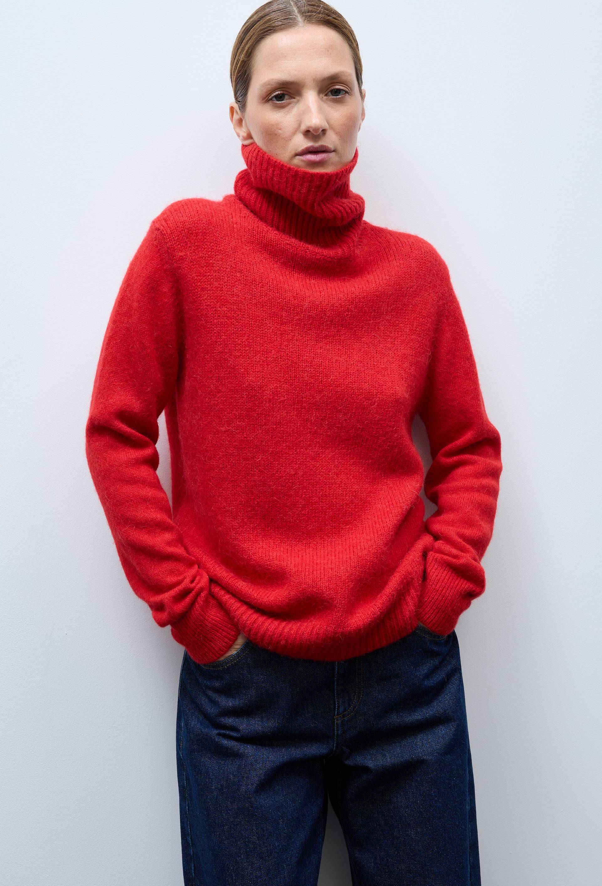 Pull col roul&eacute; uni contenant de l'alpaga, Rouge, swatch image
